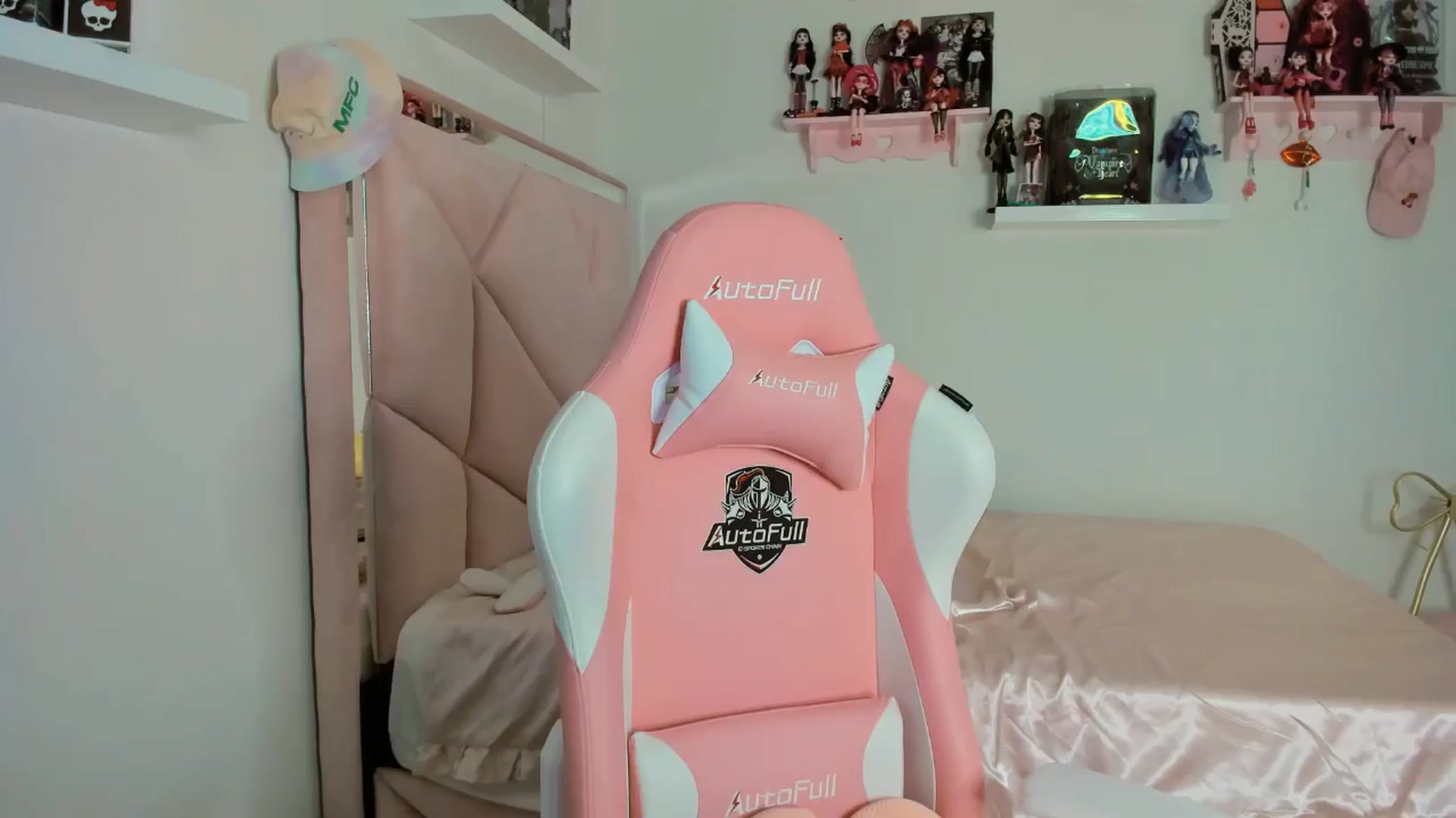 Gallery image thumbnail from Cherrycute666's myfreecams stream on, 11/01/2024, 04:26 image 17 of 20