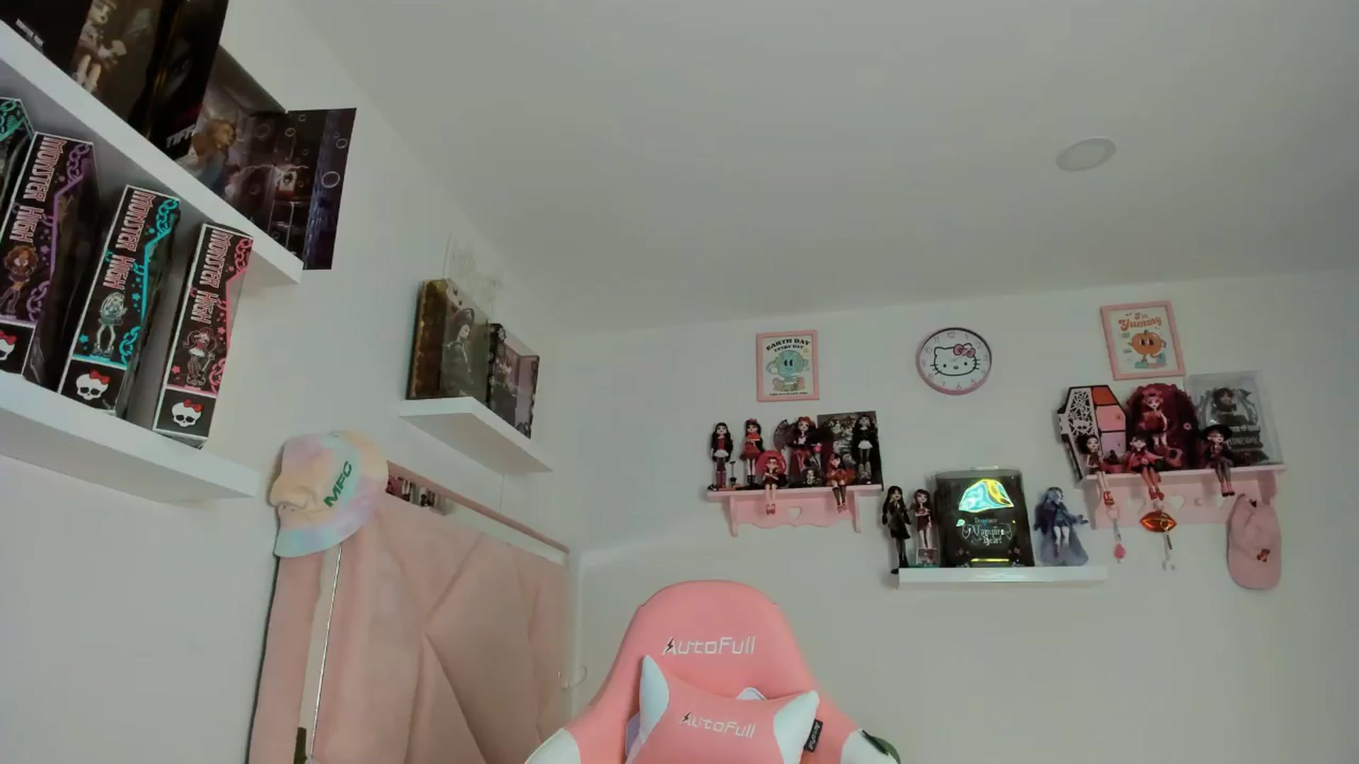 Gallery image thumbnail from Cherrycute666's myfreecams stream on, 11/01/2024, 04:26 image 1 of 20