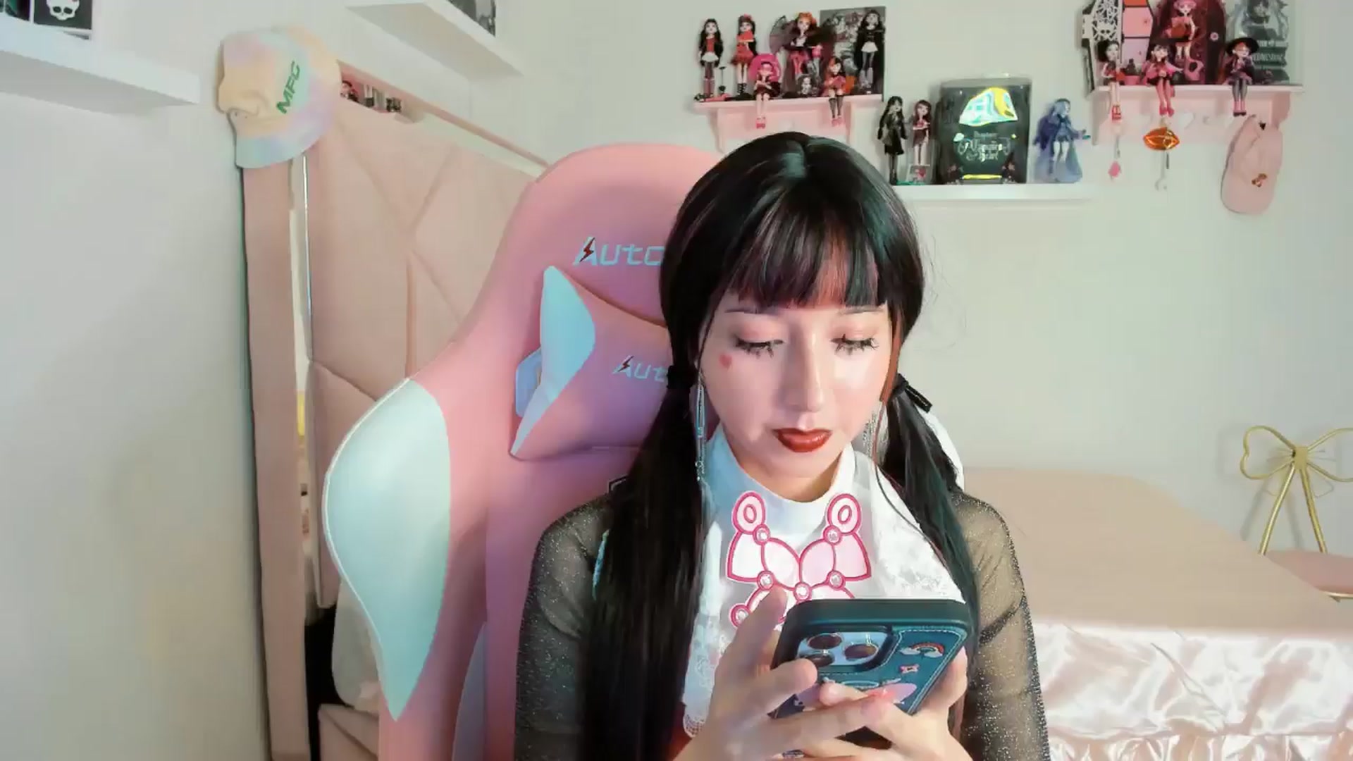 Gallery image thumbnail from Cherrycute666's myfreecams stream on, 11/01/2024, 04:26 image 18 of 20