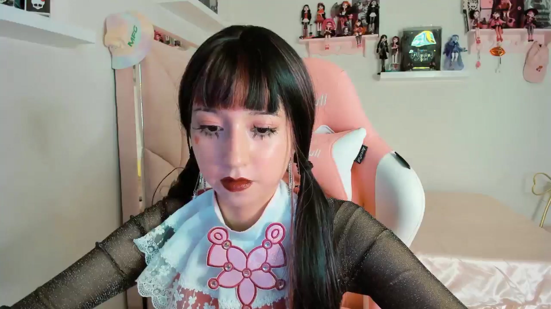 Gallery image thumbnail from Cherrycute666's myfreecams stream on, 11/01/2024, 04:30 image 16 of 20