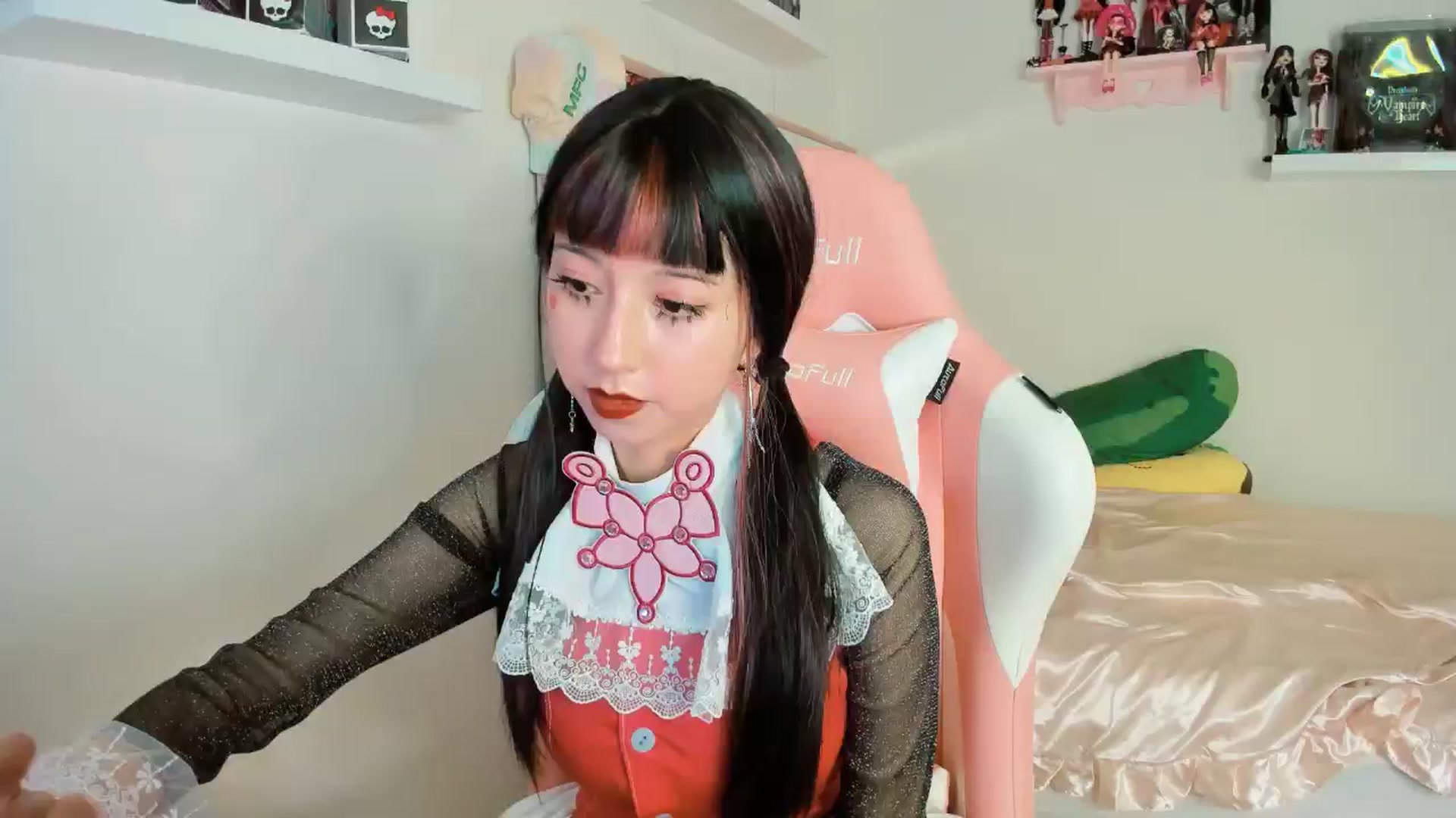 Gallery image thumbnail from Cherrycute666's myfreecams stream on, 11/01/2024, 04:30 image 1 of 20