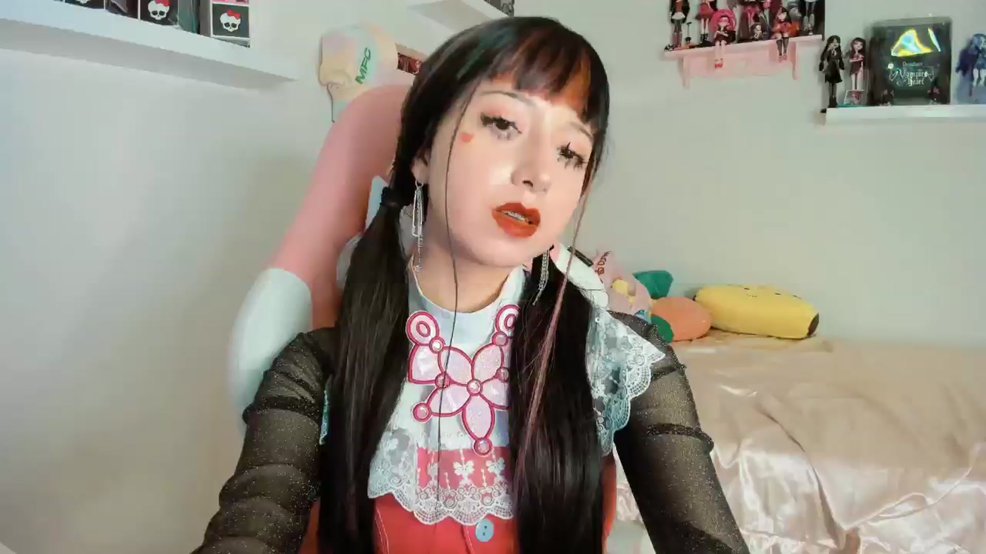 Gallery image thumbnail from Cherrycute666's myfreecams stream on, 11/01/2024, 04:30 image 3 of 20