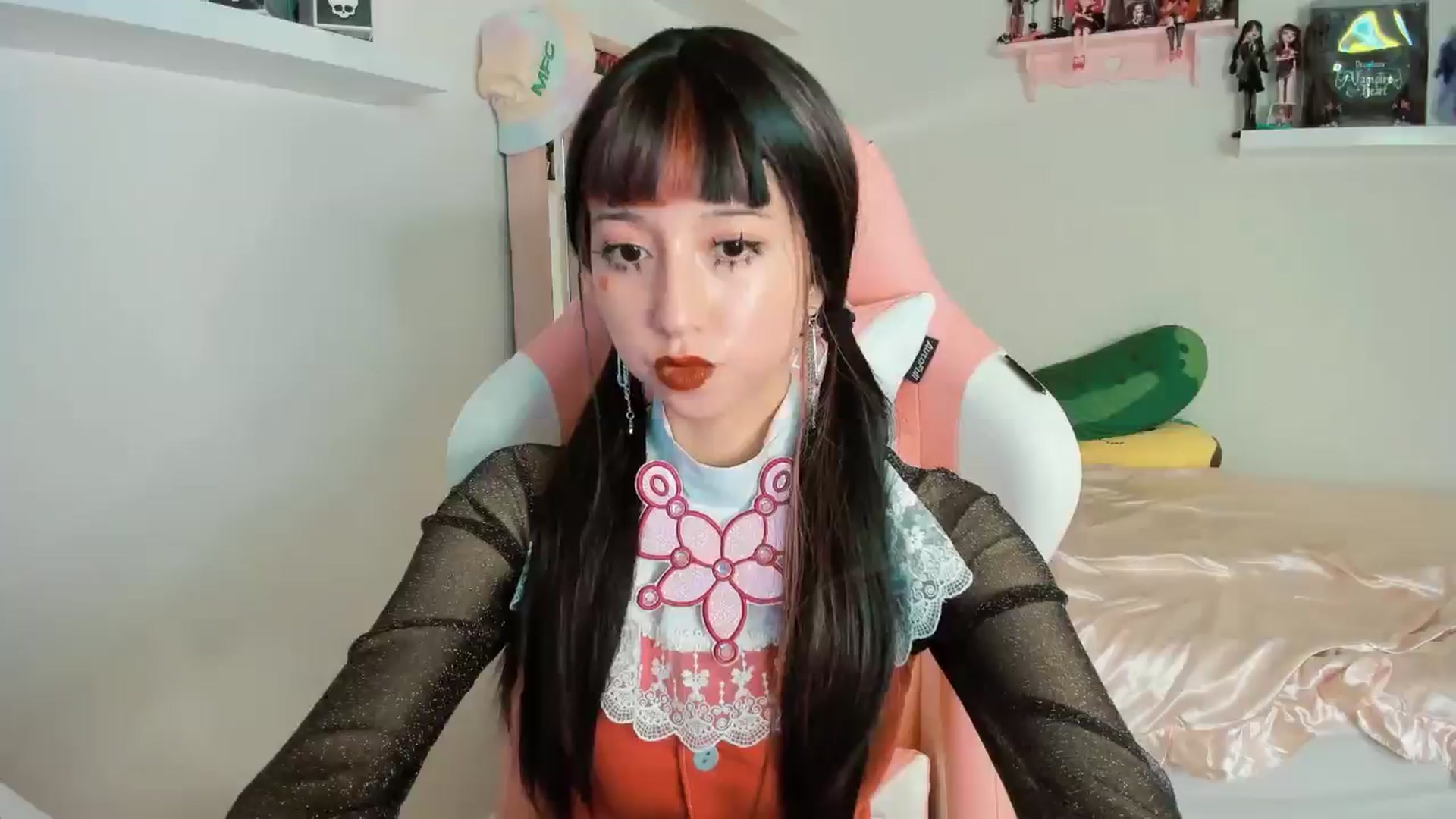 Gallery image thumbnail from Cherrycute666's myfreecams stream on, 11/01/2024, 04:30 image 2 of 20