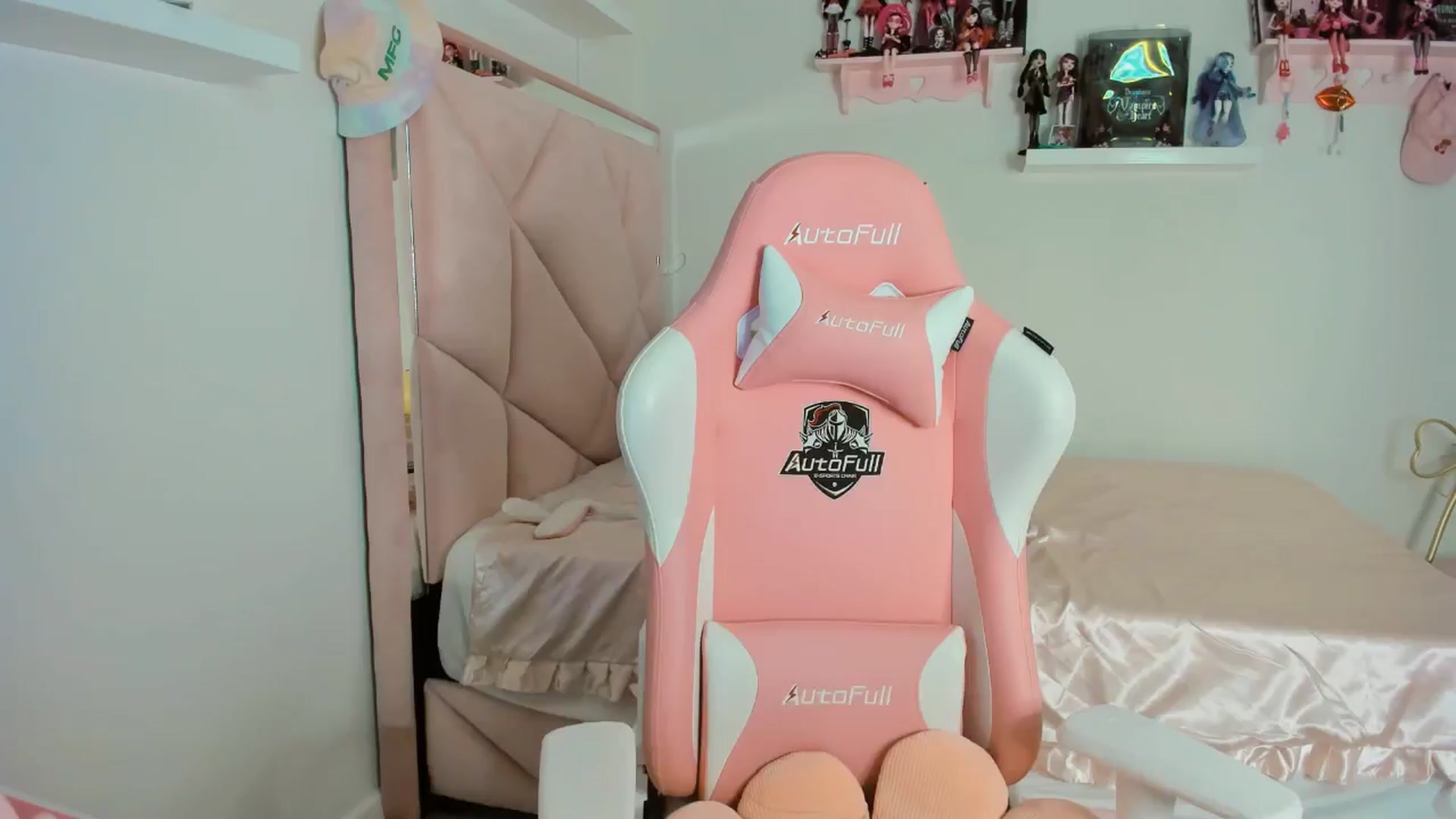 Gallery image thumbnail from Cherrycute666's myfreecams stream on, 11/01/2024, 05:04 image 3 of 20