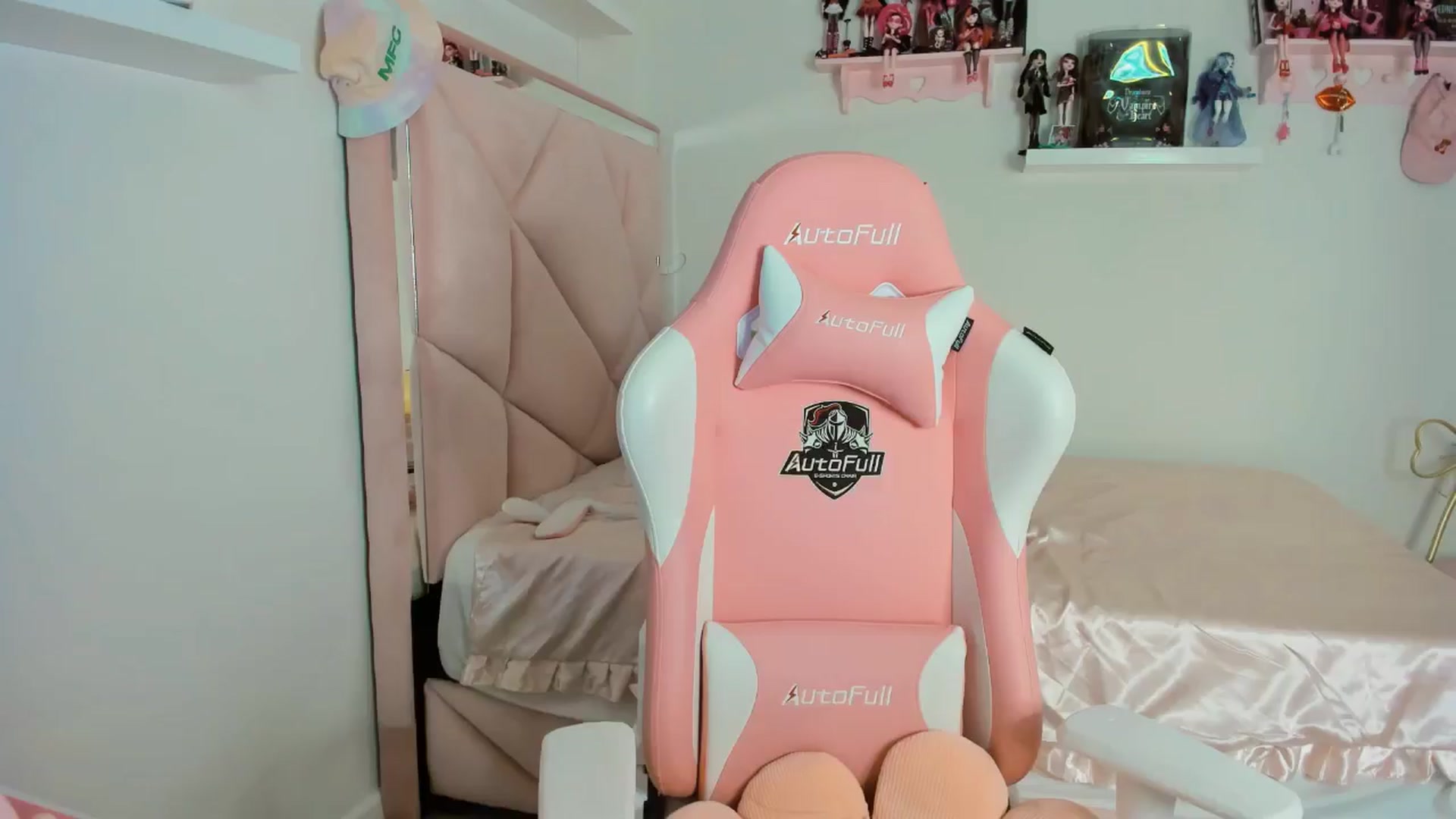 Gallery image thumbnail from Cherrycute666's myfreecams stream on, 11/01/2024, 05:04 image 1 of 20
