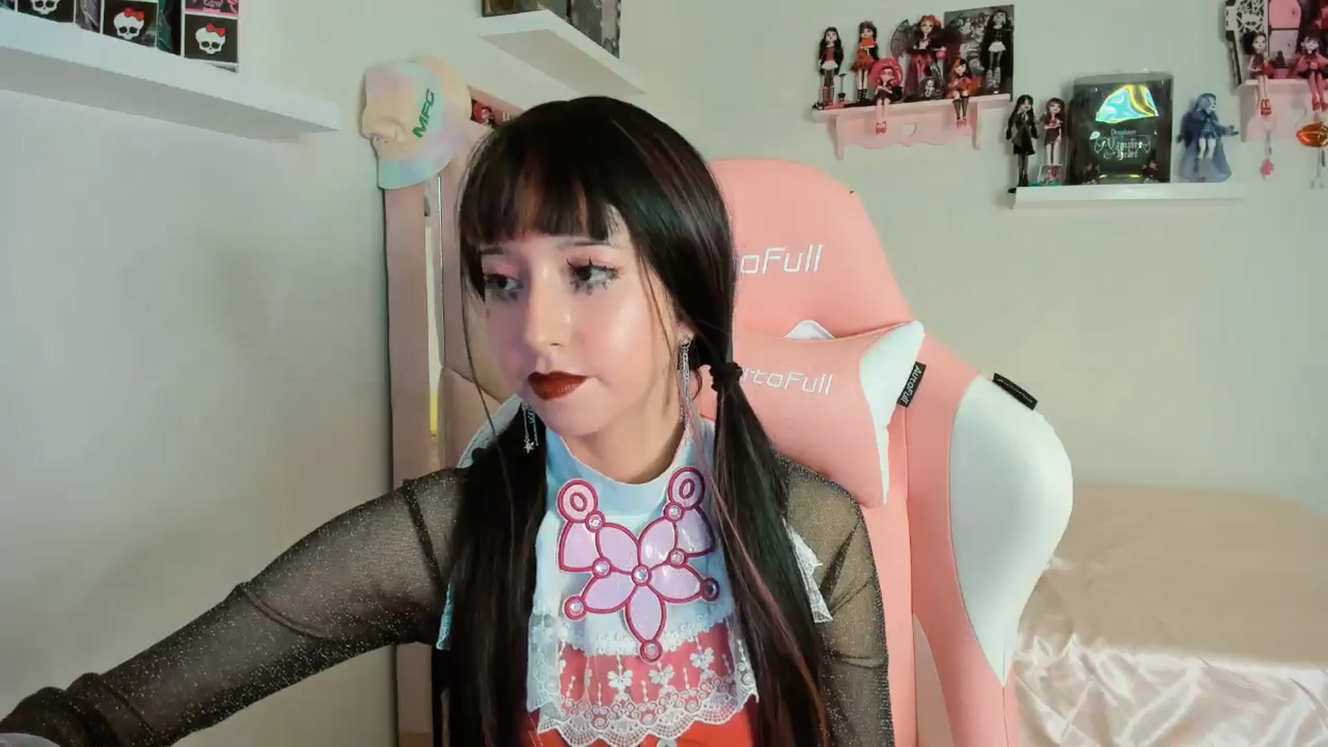 Gallery image thumbnail from Cherrycute666's myfreecams stream on, 11/01/2024, 05:04 image 15 of 20