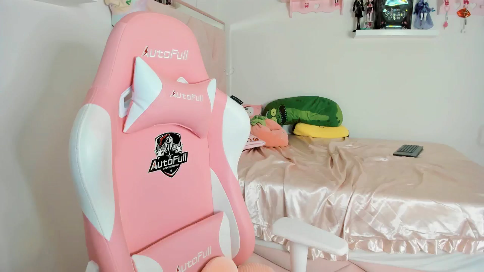 Gallery image thumbnail from Cherrycute666's myfreecams stream on, 11/01/2024, 10:25 image 9 of 20