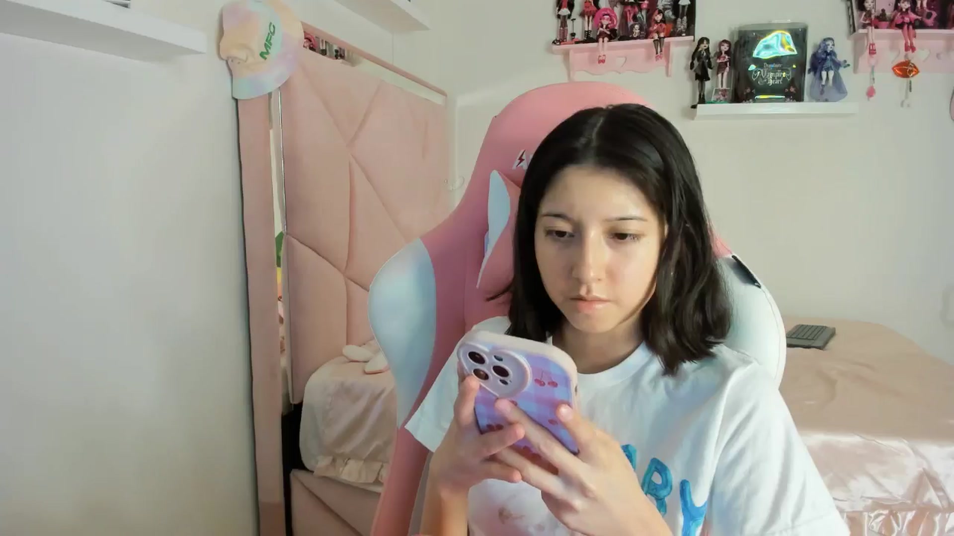 Gallery image thumbnail from Cherrycute666's myfreecams stream on, 11/01/2024, 10:25 image 20 of 20