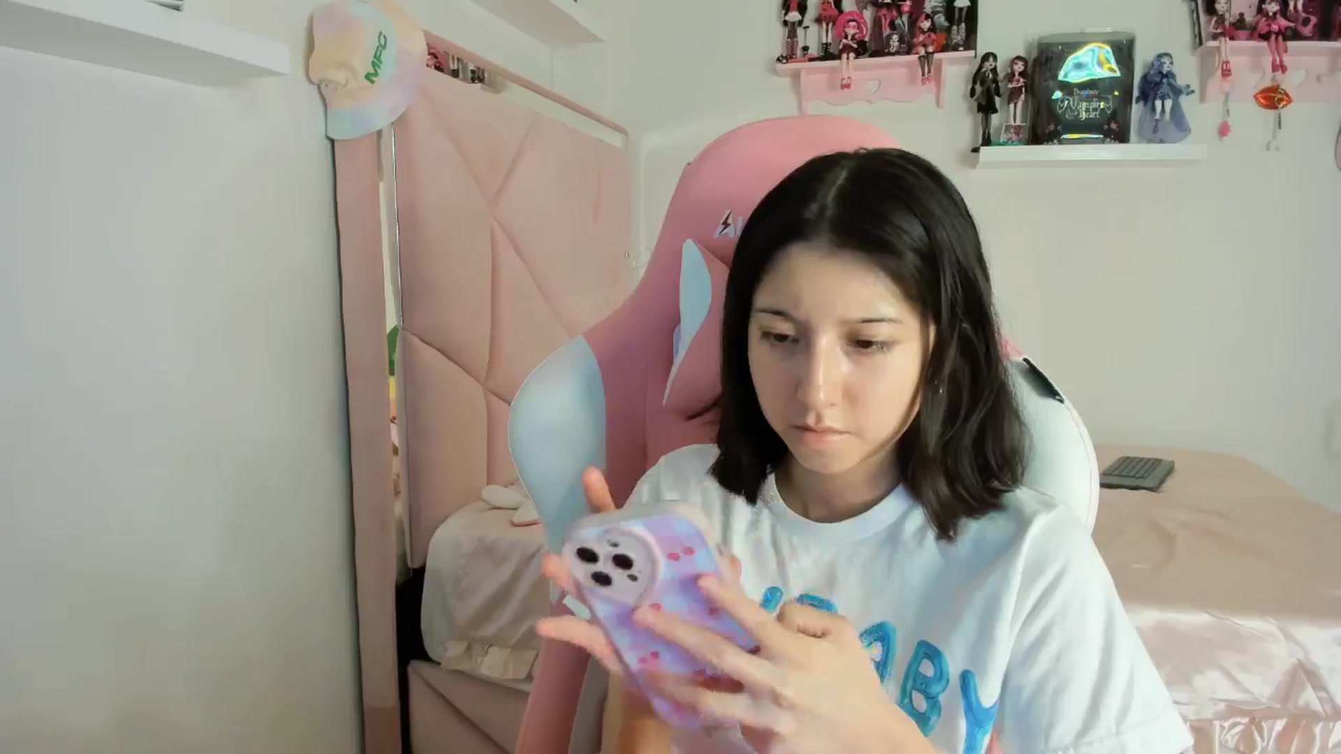 Gallery image thumbnail from Cherrycute666's myfreecams stream on, 11/01/2024, 10:25 image 19 of 20