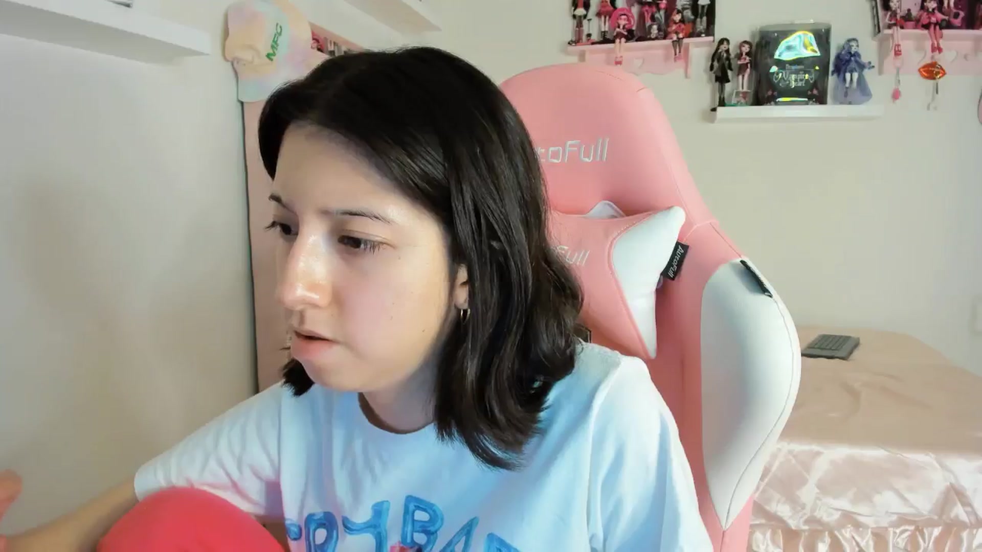 Gallery image thumbnail from Cherrycute666's myfreecams stream on, 11/01/2024, 10:25 image 17 of 20