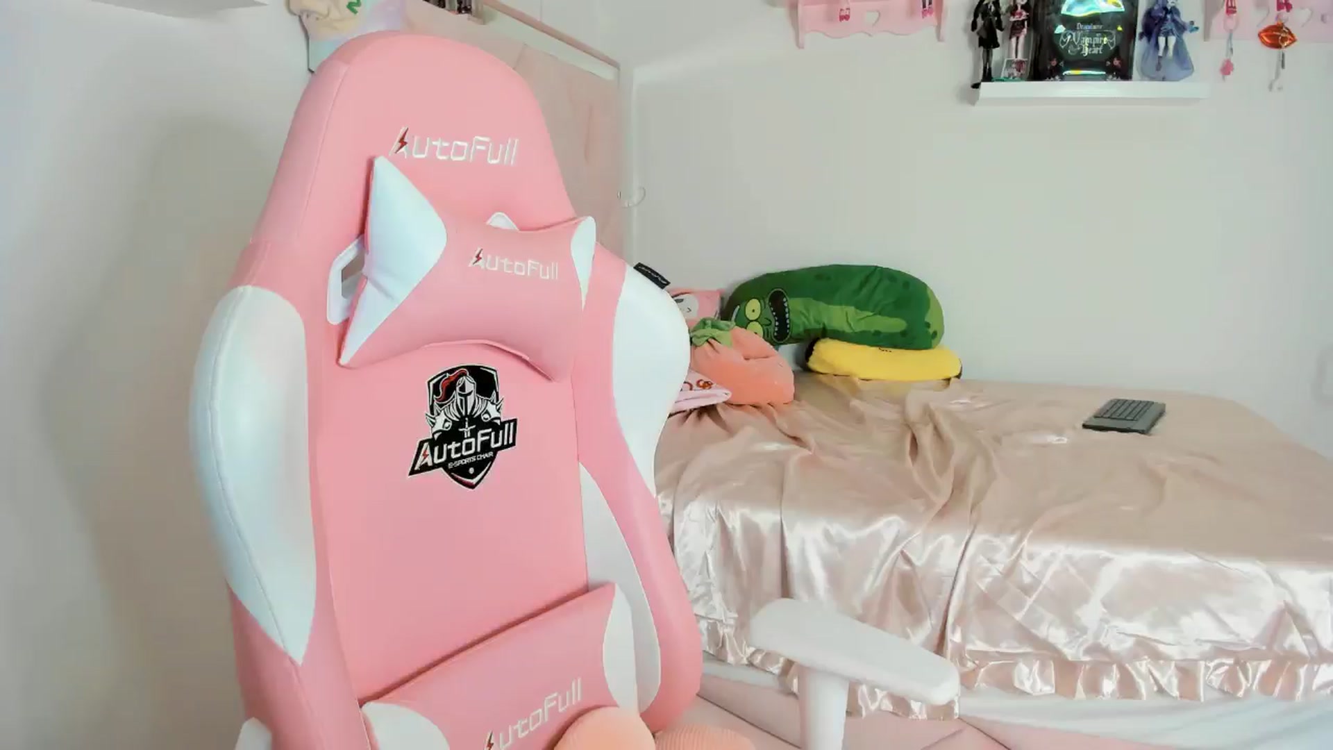 Gallery image thumbnail from Cherrycute666's myfreecams stream on, 11/01/2024, 10:25 image 10 of 20