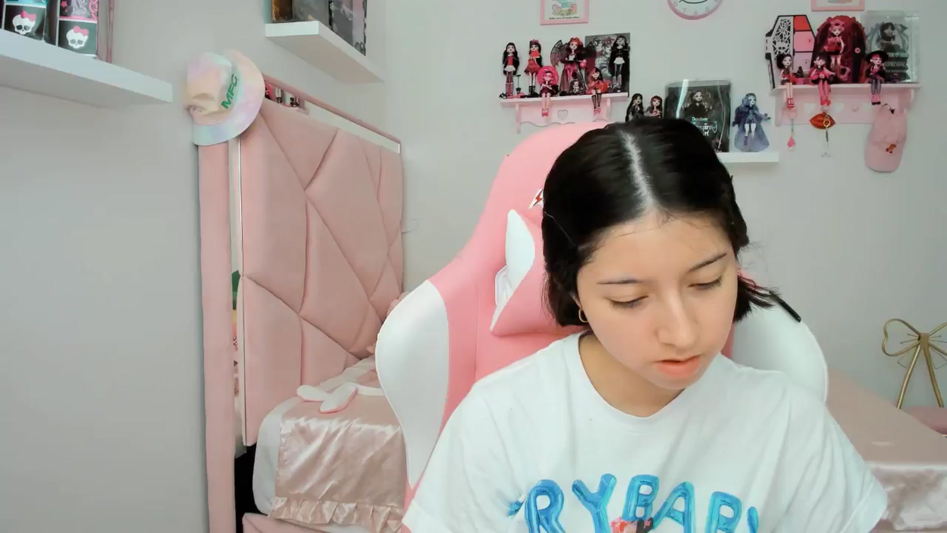 Gallery image thumbnail from Cherrycute666's myfreecams stream on, 11/01/2024, 21:37 image 13 of 20