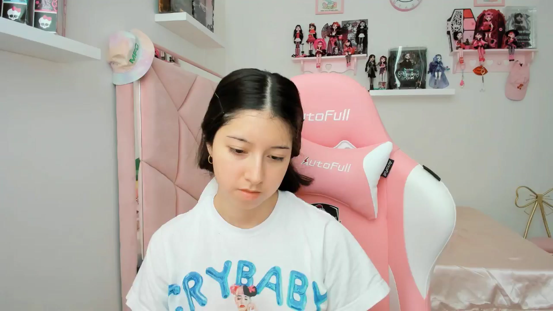 Gallery image thumbnail from Cherrycute666's myfreecams stream on, 11/01/2024, 21:37 image 12 of 20