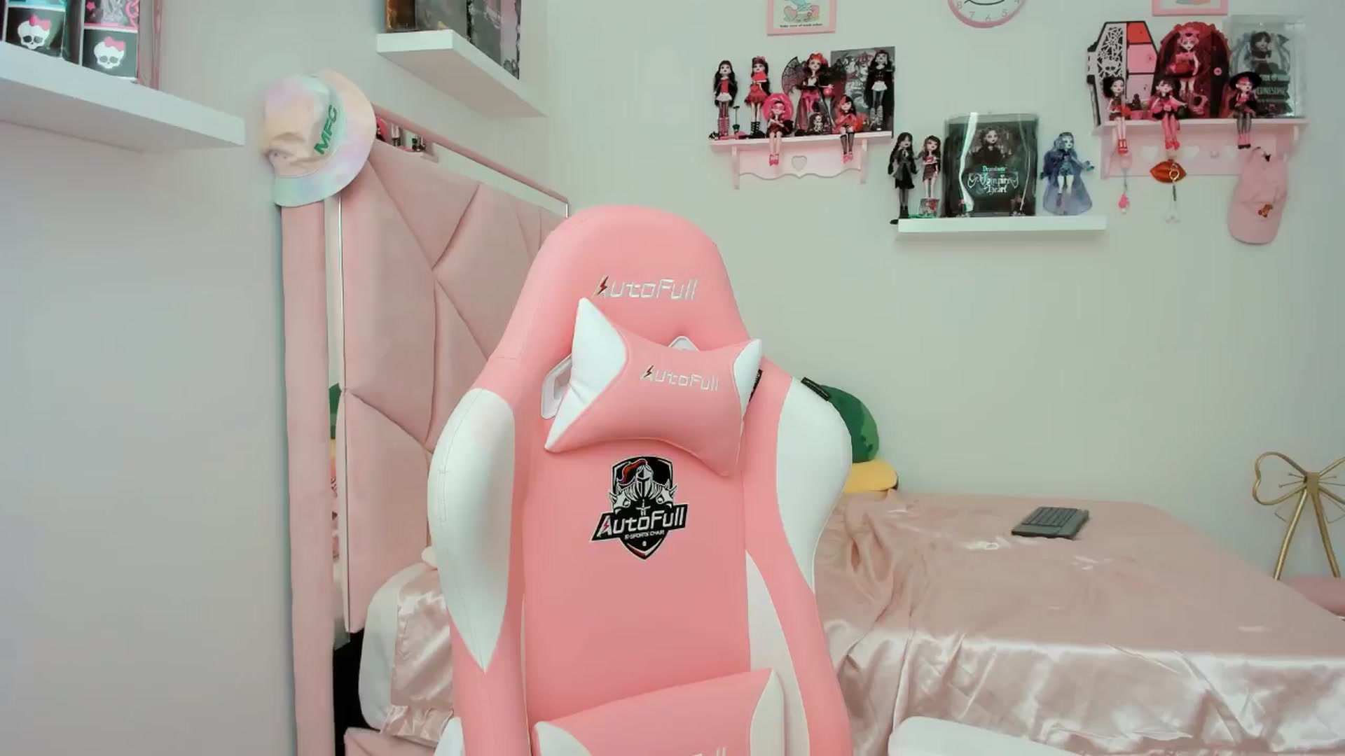 Gallery image thumbnail from Cherrycute666's myfreecams stream on, 11/01/2024, 21:37 image 17 of 20