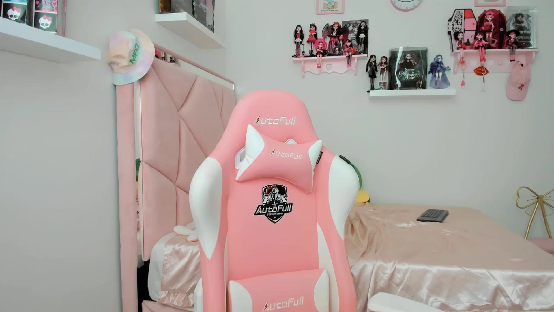 Gallery image thumbnail from Cherrycute666's myfreecams stream on, 11/01/2024, 21:37 image 9 of 20