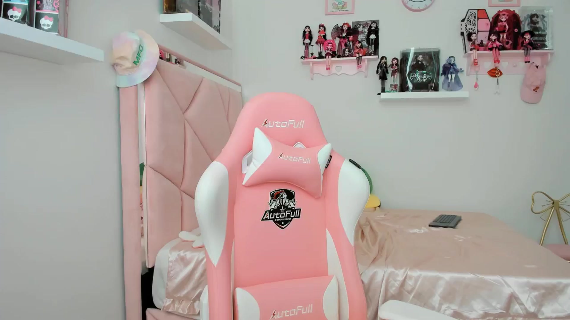 Gallery image thumbnail from Cherrycute666's myfreecams stream on, 11/01/2024, 21:37 image 7 of 20