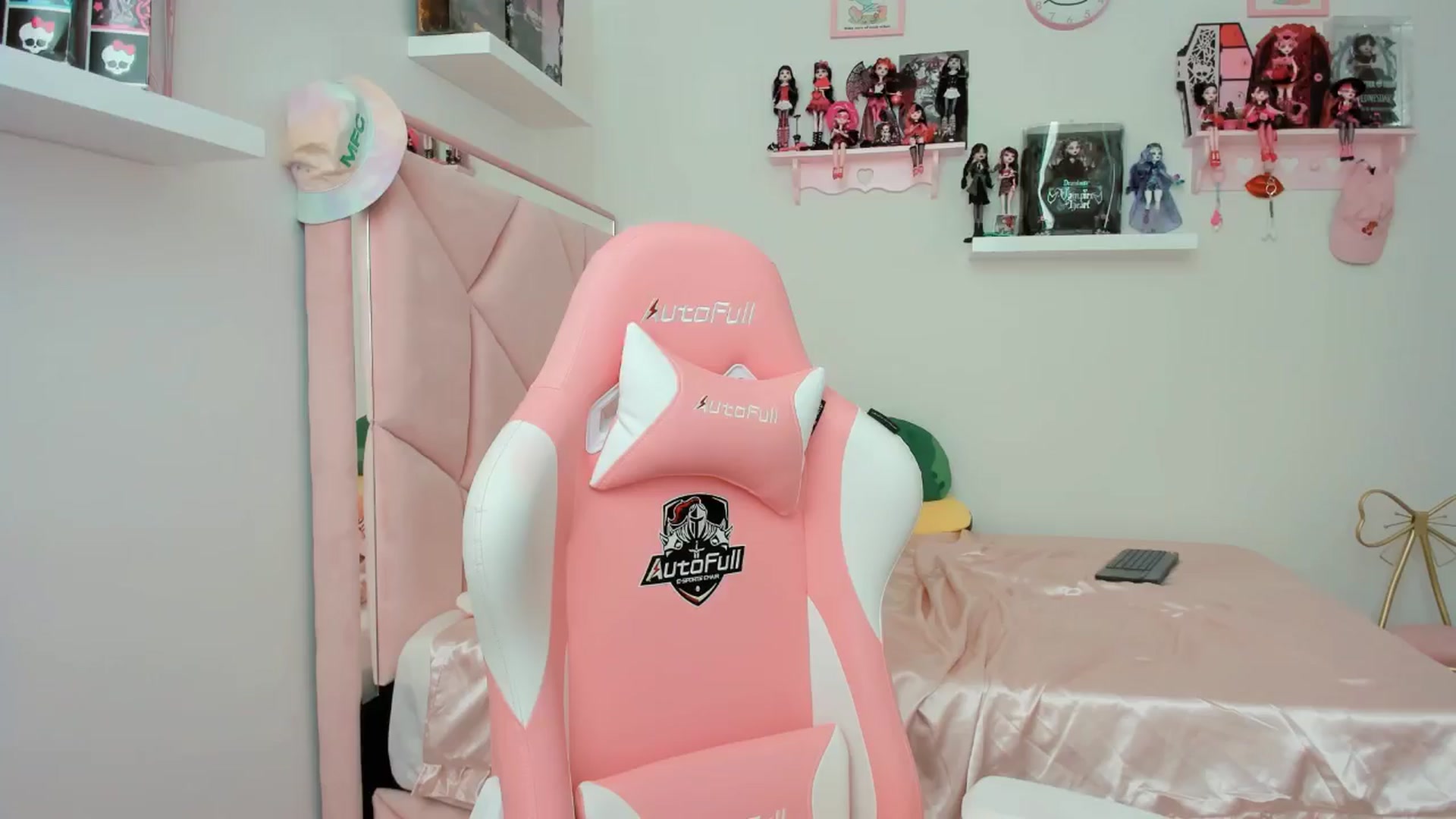 Gallery image thumbnail from Cherrycute666's myfreecams stream on, 11/01/2024, 21:37 image 20 of 20