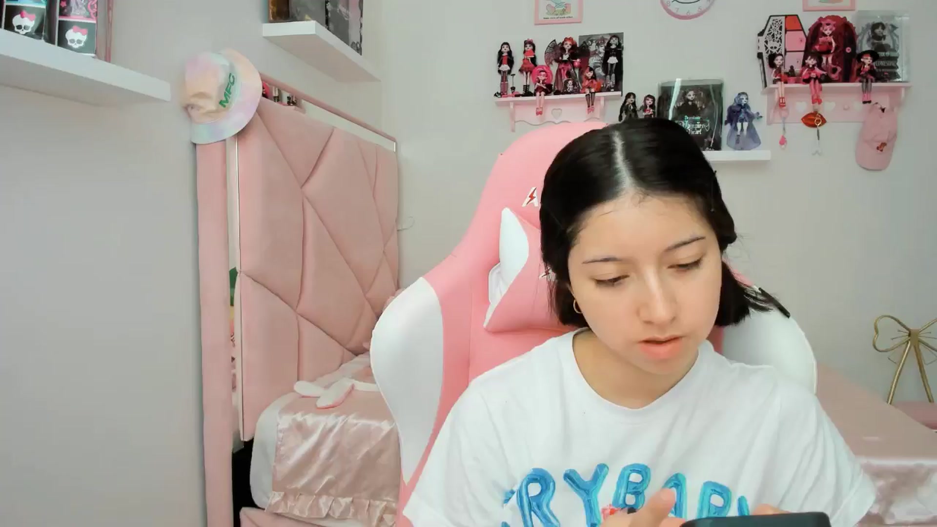 Gallery image thumbnail from Cherrycute666's myfreecams stream on, 11/01/2024, 21:37 image 15 of 20