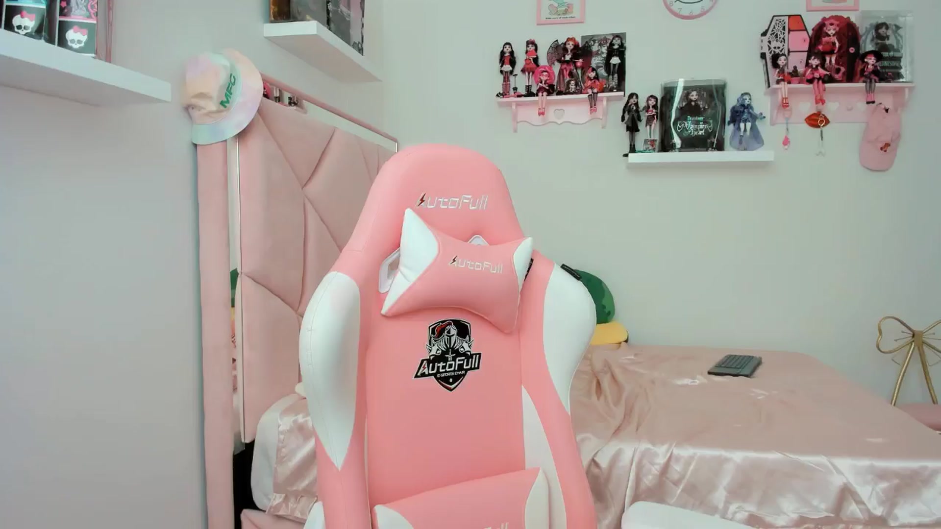 Gallery image thumbnail from Cherrycute666's myfreecams stream on, 11/01/2024, 21:37 image 18 of 20
