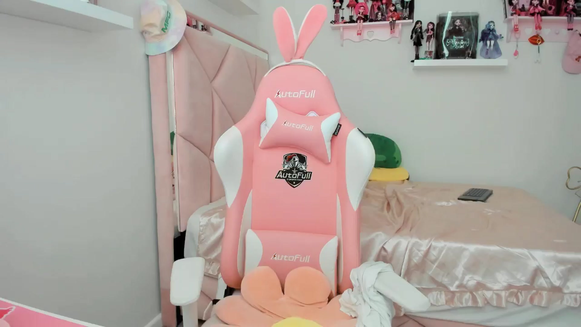 Gallery image thumbnail from Cherrycute666's myfreecams stream on, 11/01/2024, 23:24 image 11 of 20