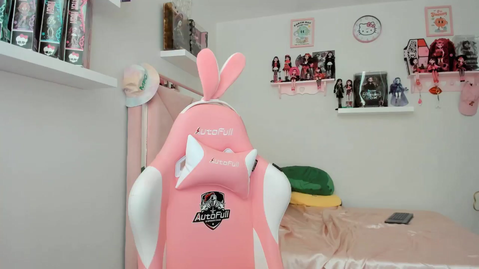 Gallery image thumbnail from Cherrycute666's myfreecams stream on, 11/01/2024, 23:24 image 17 of 20
