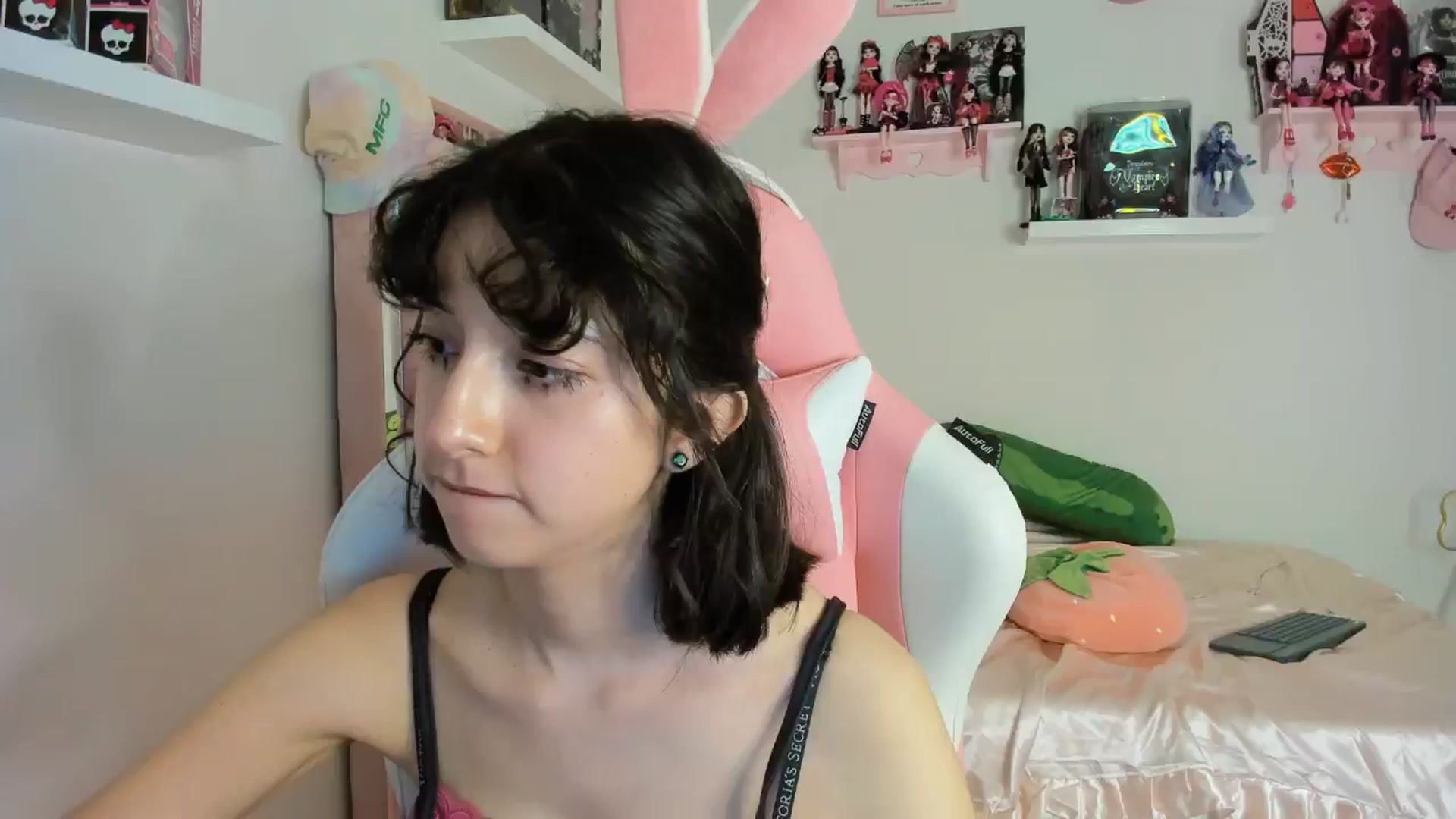 Gallery image thumbnail from Cherrycute666's myfreecams stream on, 11/03/2024, 05:51 image 19 of 20