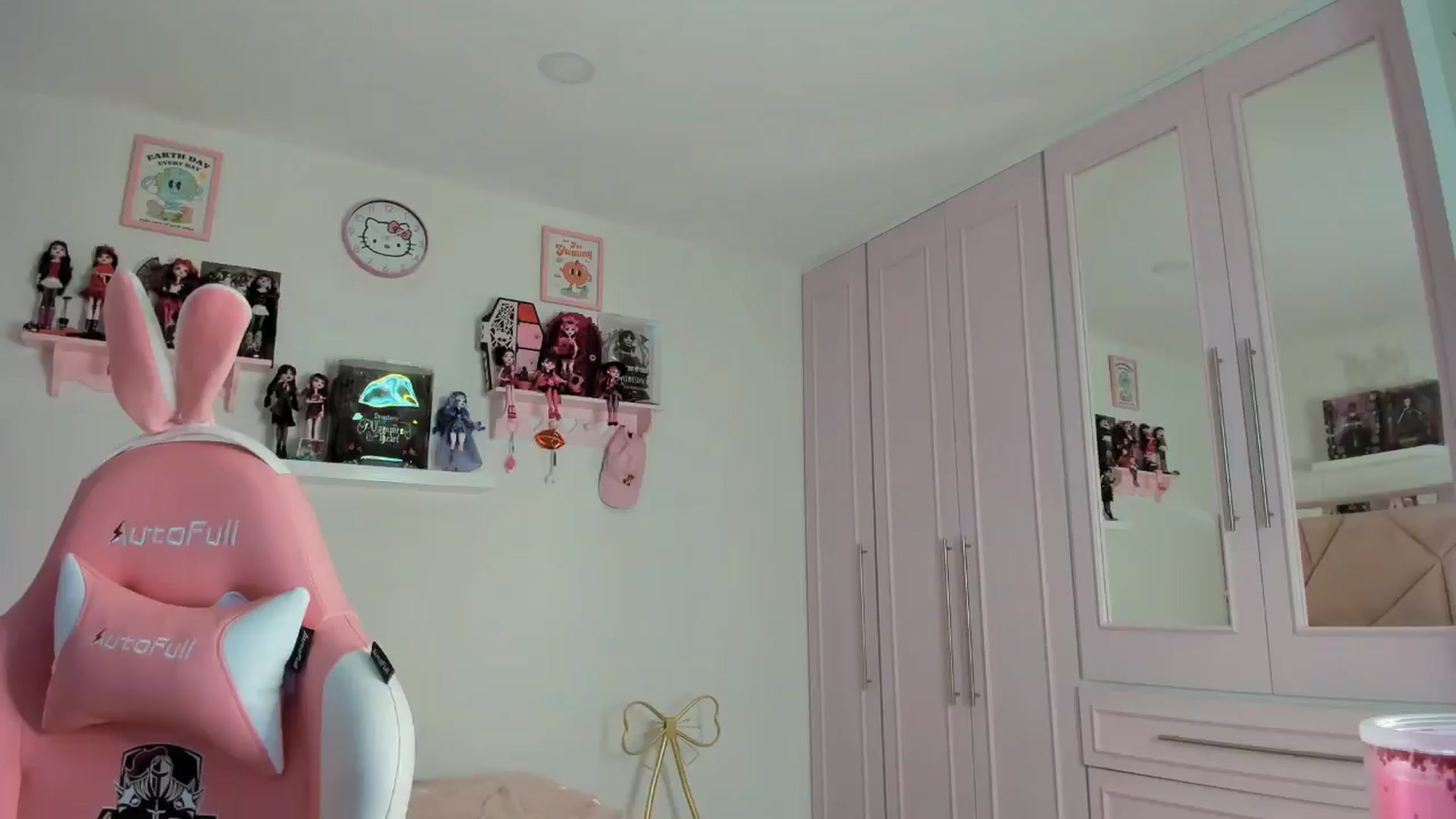 Gallery image thumbnail from Cherrycute666's myfreecams stream on, 11/03/2024, 05:51 image 5 of 20