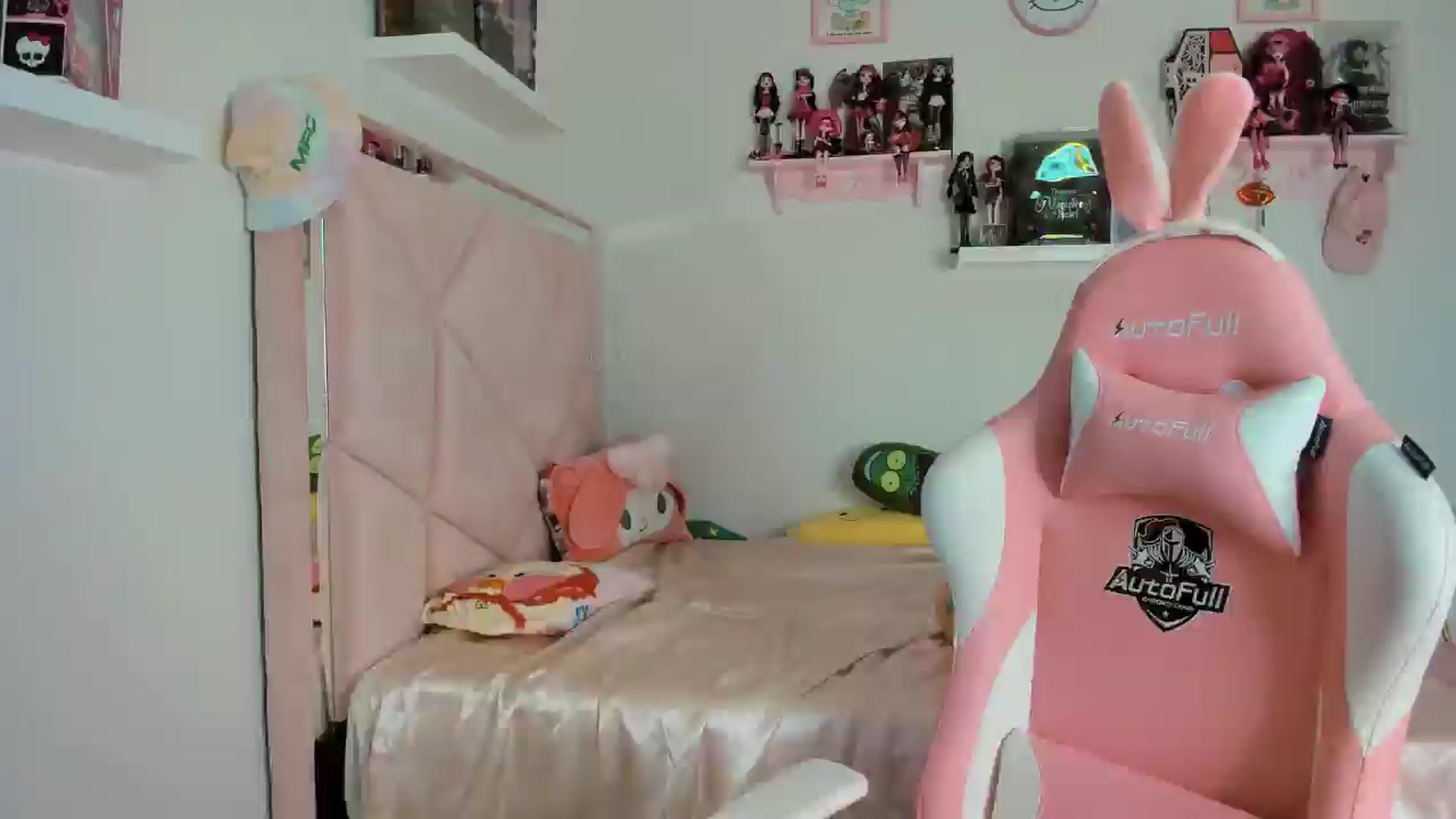 Gallery image thumbnail from Cherrycute666's myfreecams stream on, 11/03/2024, 05:51 image 14 of 20