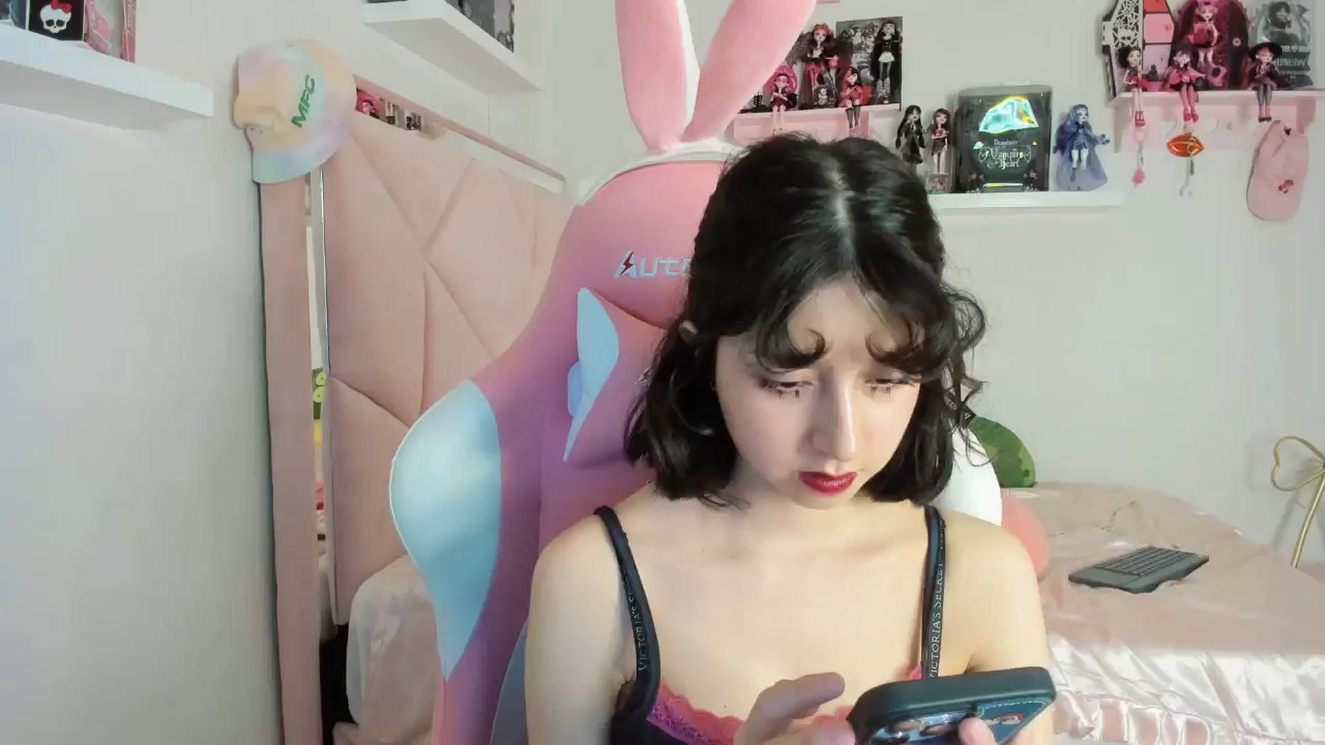 Gallery image thumbnail from Cherrycute666's myfreecams stream on, 11/03/2024, 05:51 image 6 of 20