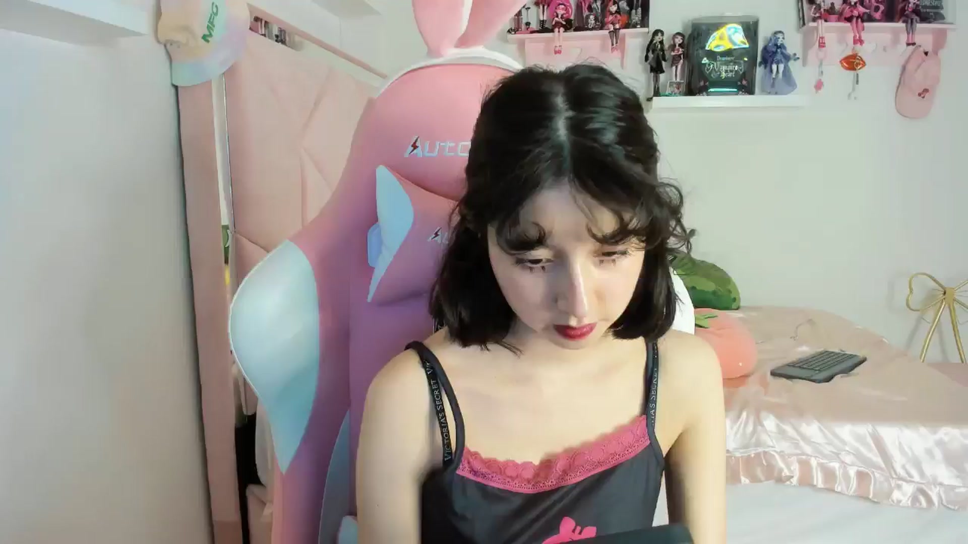 Gallery image thumbnail from Cherrycute666's myfreecams stream on, 11/03/2024, 05:51 image 1 of 20