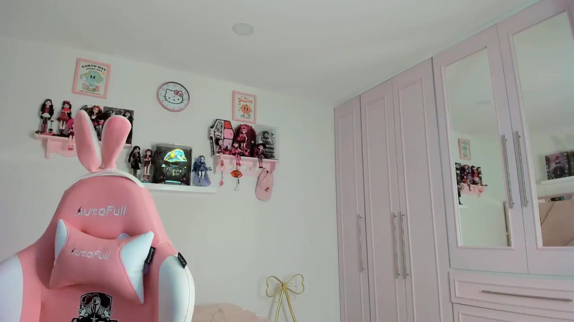 Gallery image thumbnail from Cherrycute666's myfreecams stream on, 11/03/2024, 05:51 image 4 of 20