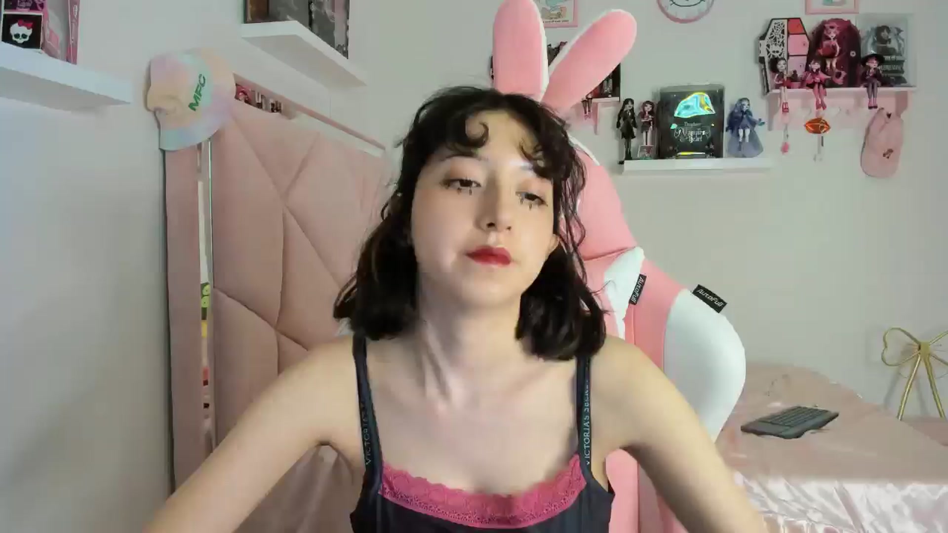 Gallery image thumbnail from Cherrycute666's myfreecams stream on, 11/03/2024, 05:51 image 13 of 20