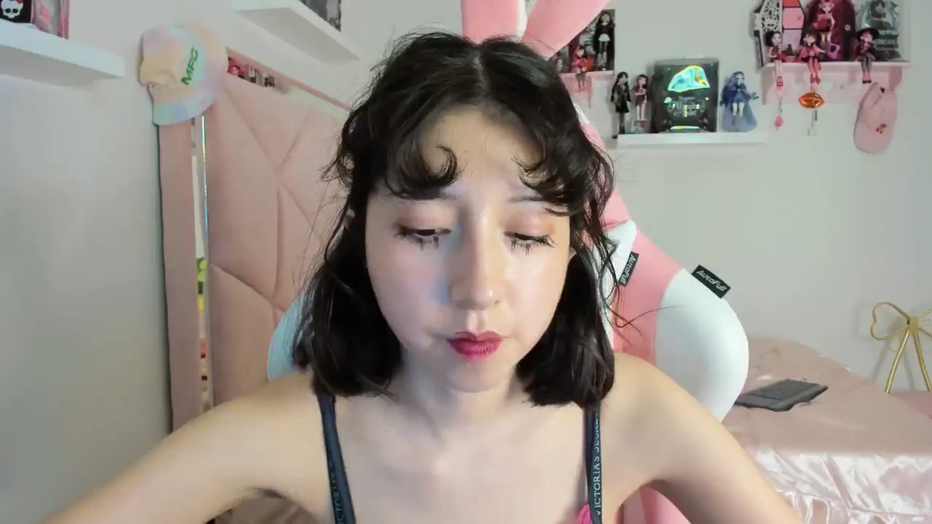 Gallery image thumbnail from Cherrycute666's myfreecams stream on, 11/03/2024, 05:51 image 16 of 20