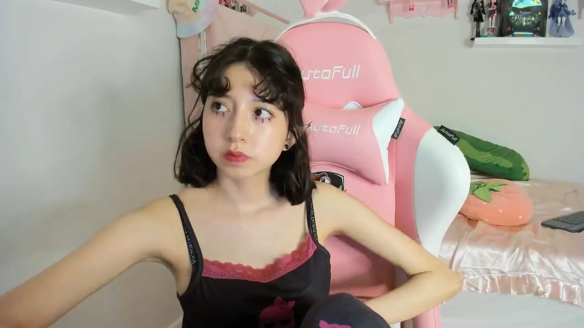Gallery image thumbnail from Cherrycute666's myfreecams stream on, 11/03/2024, 06:41 image 2 of 20