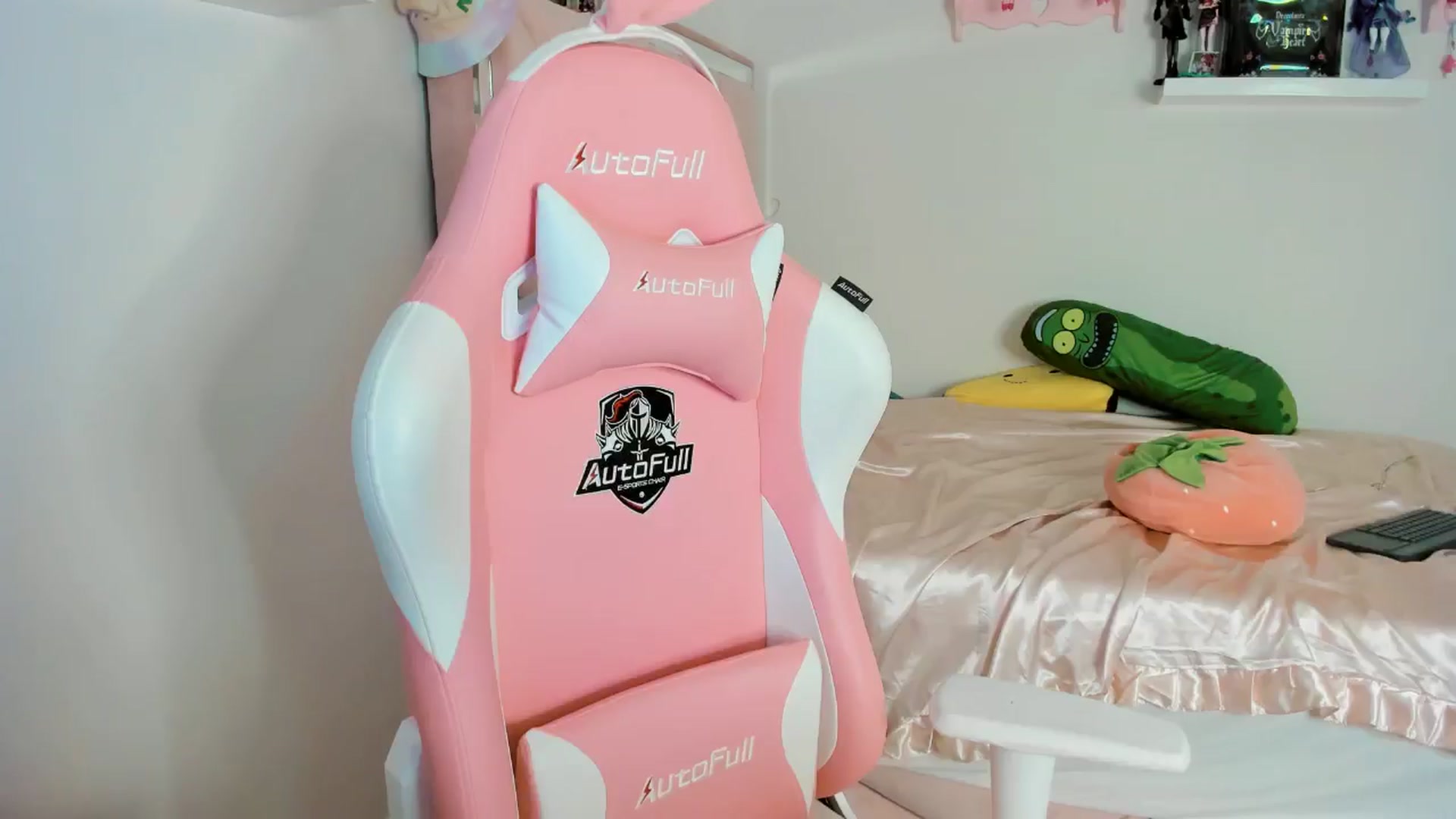 Gallery image thumbnail from Cherrycute666's myfreecams stream on, 11/03/2024, 06:41 image 12 of 20