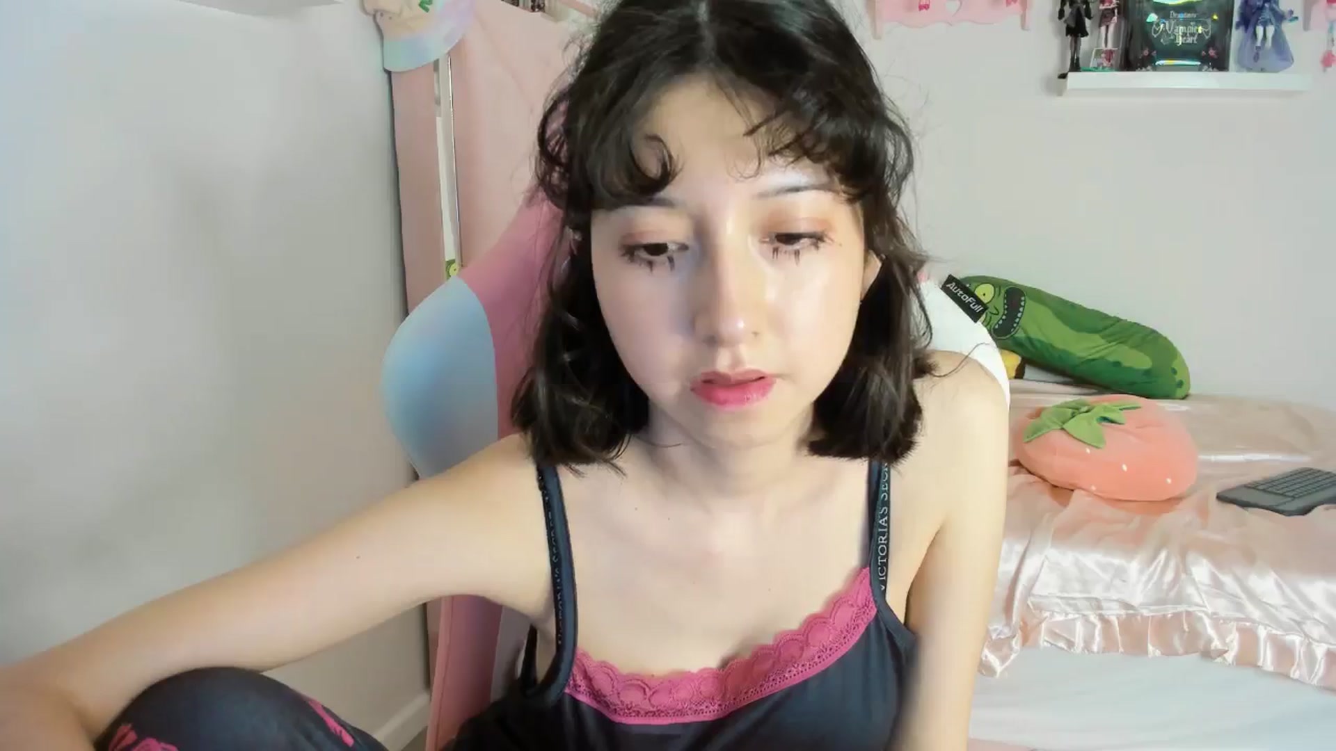 Gallery image thumbnail from Cherrycute666's myfreecams stream on, 11/03/2024, 06:41 image 17 of 20