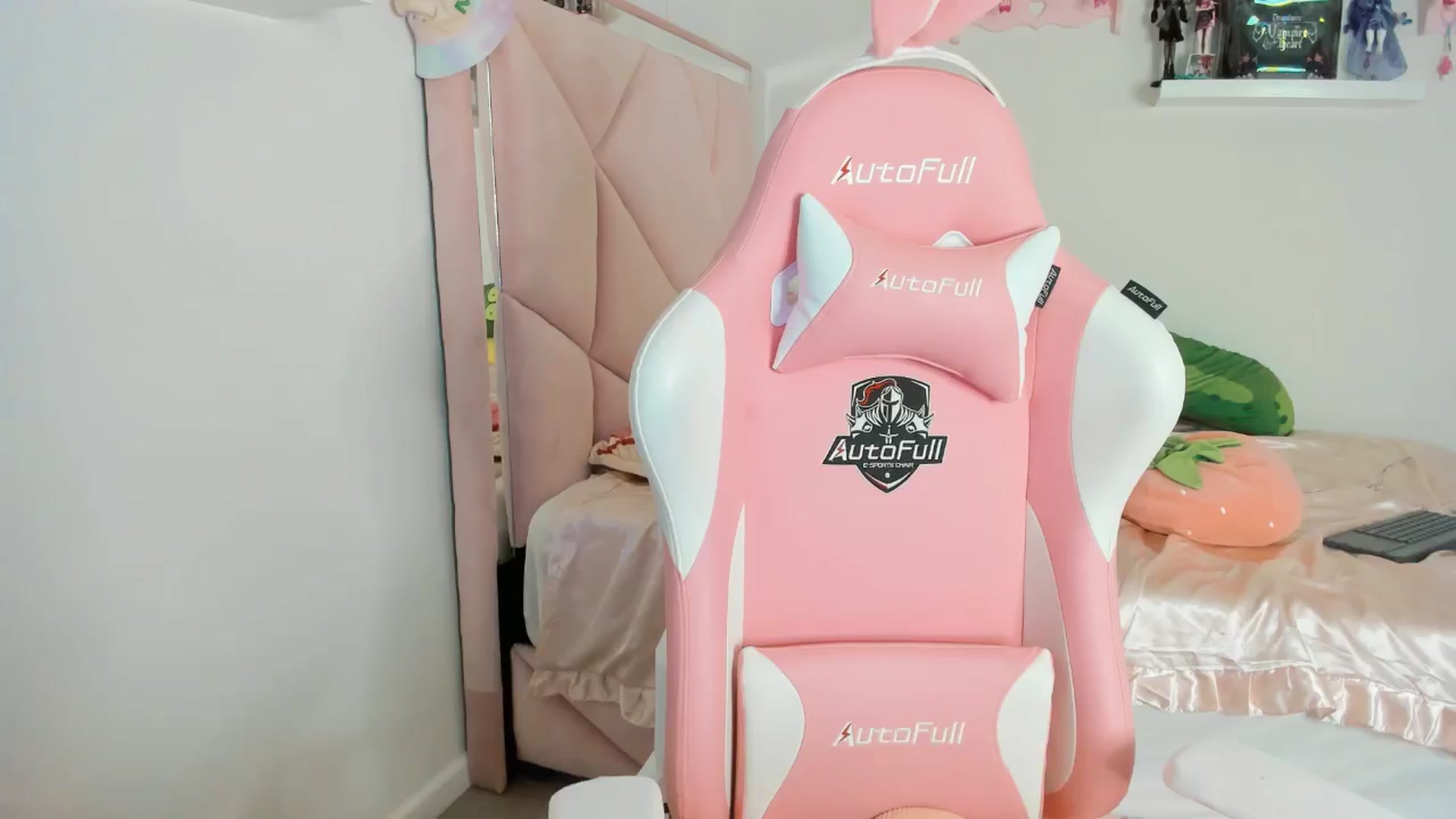 Gallery image thumbnail from Cherrycute666's myfreecams stream on, 11/03/2024, 06:41 image 7 of 20