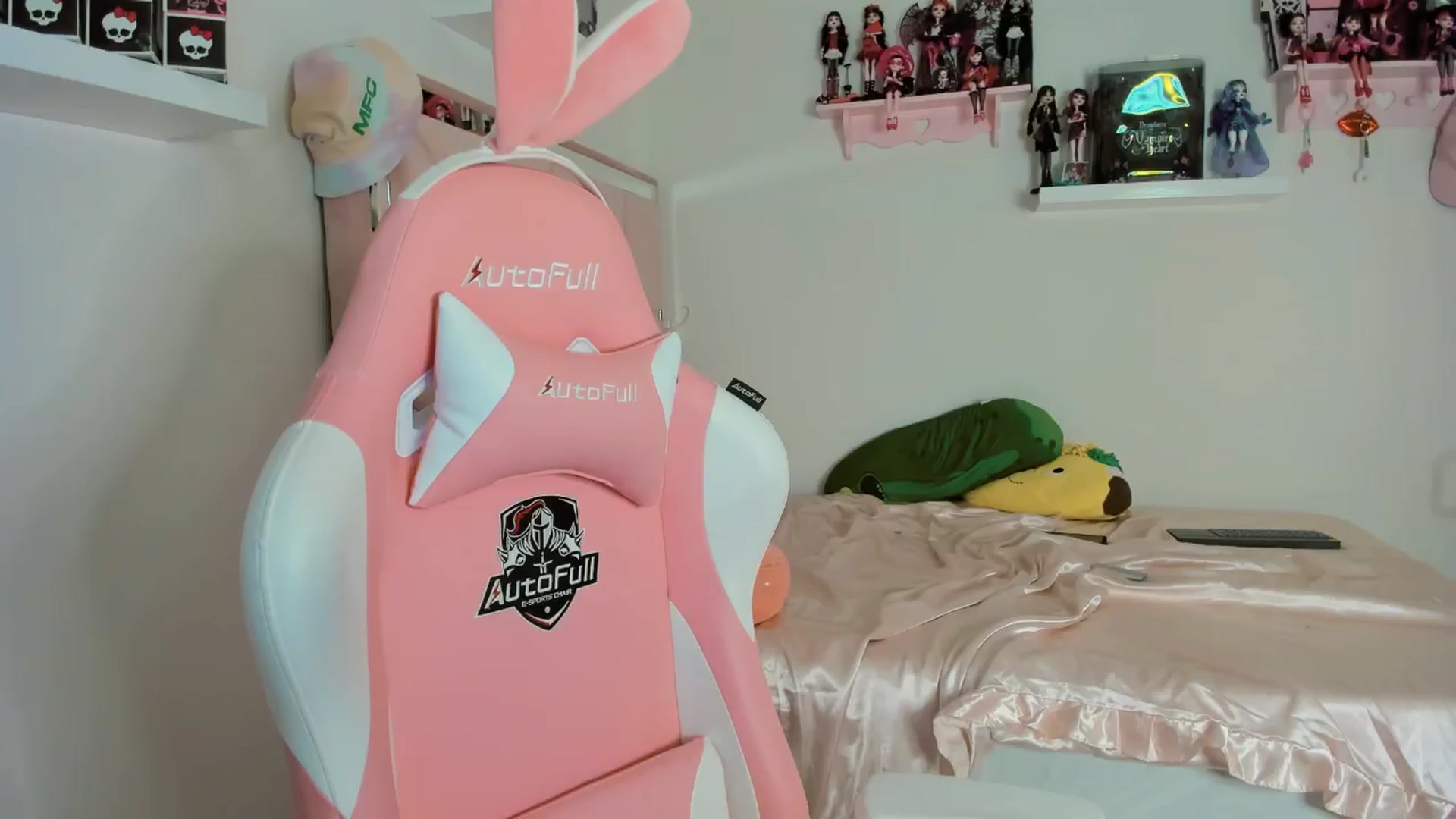 Gallery image thumbnail from Cherrycute666's myfreecams stream on, 11/03/2024, 11:07 image 16 of 20