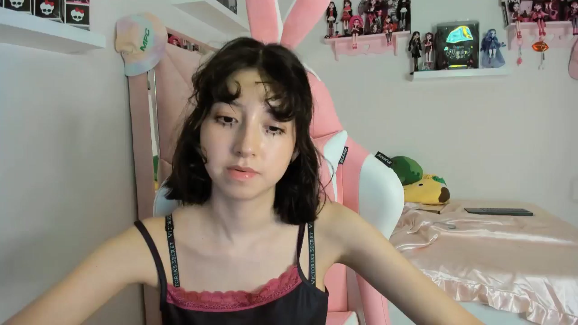 Gallery image thumbnail from Cherrycute666's myfreecams stream on, 11/03/2024, 11:07 image 17 of 20