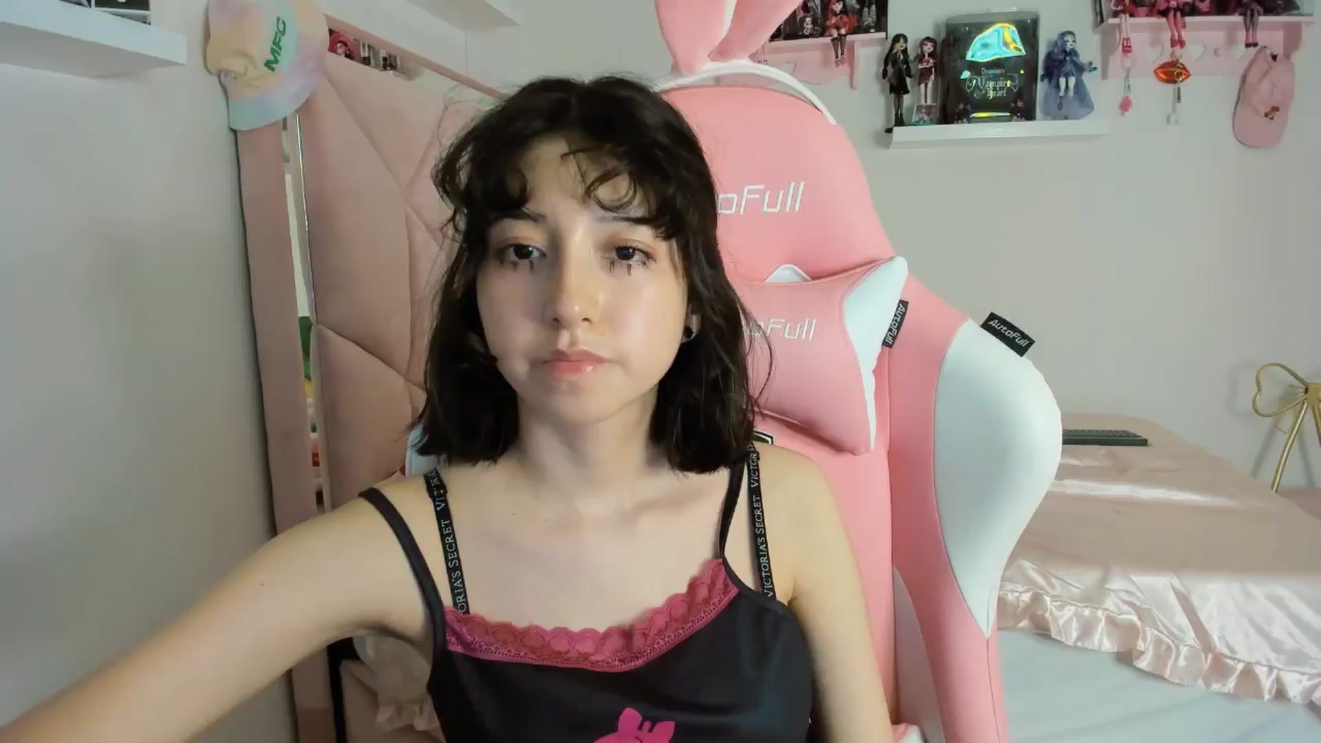 Gallery image thumbnail from Cherrycute666's myfreecams stream on, 11/03/2024, 11:07 image 18 of 20