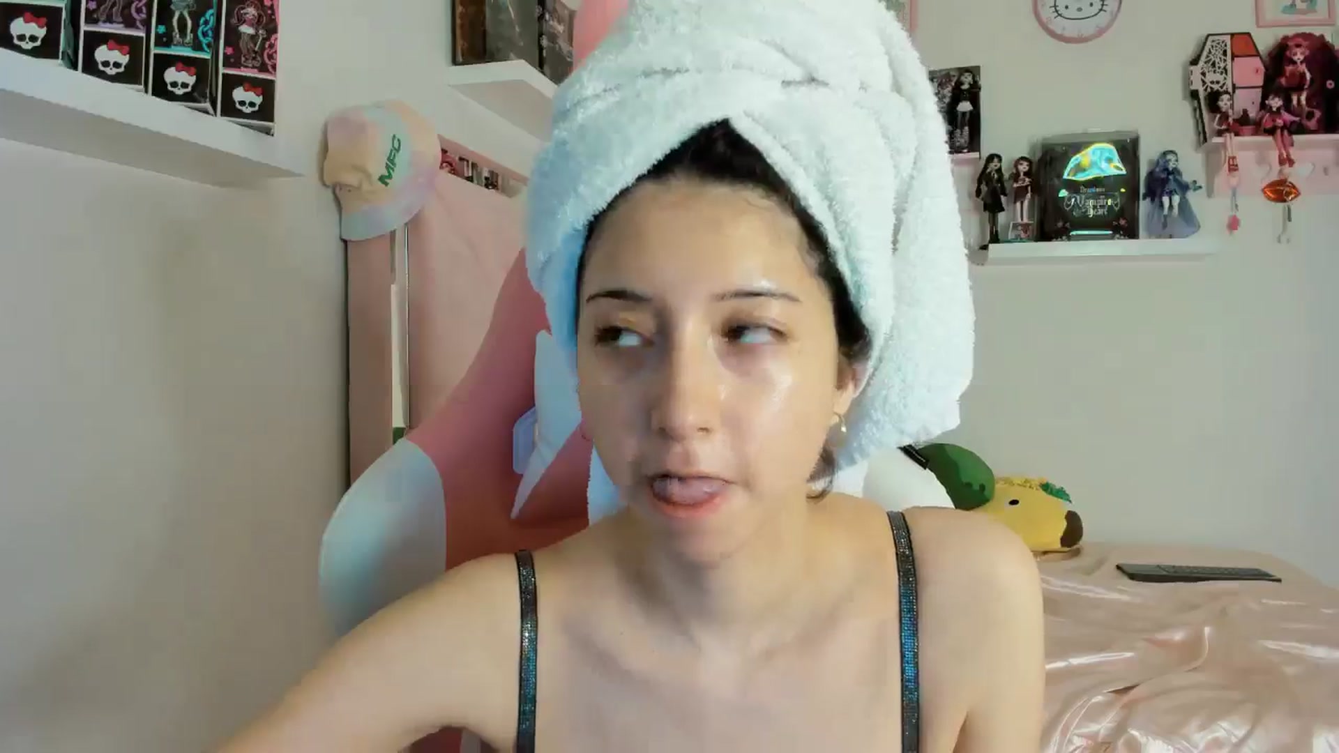 Gallery image thumbnail from Cherrycute666's myfreecams stream on, 11/03/2024, 13:39 image 10 of 20