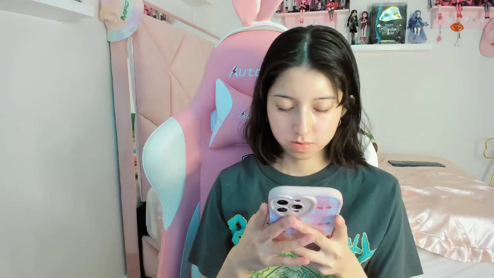 Gallery image thumbnail from Cherrycute666's myfreecams stream on, 11/03/2024, 13:39 image 20 of 20