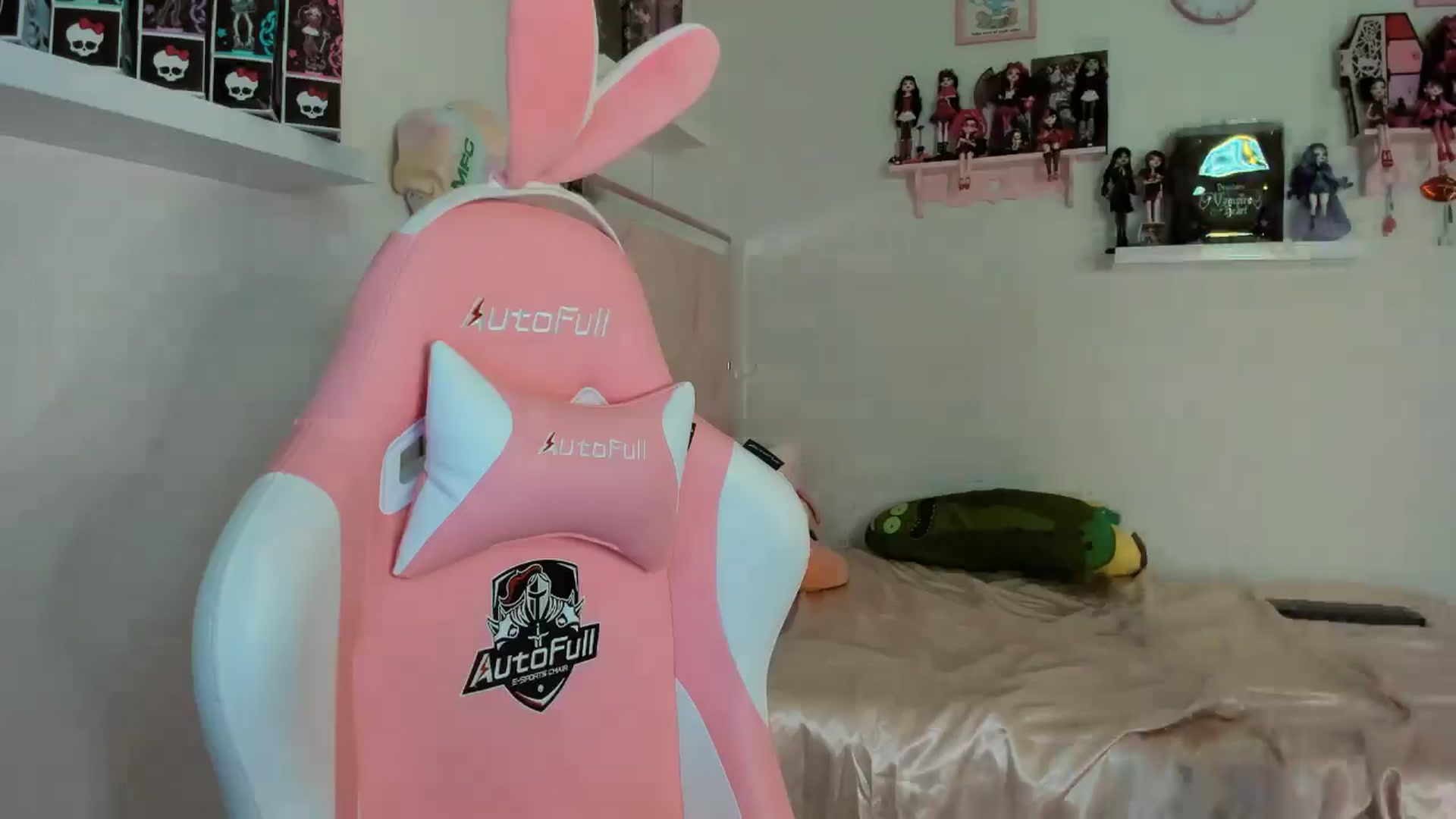 Gallery image thumbnail from Cherrycute666's myfreecams stream on, 11/04/2024, 02:19 image 6 of 20