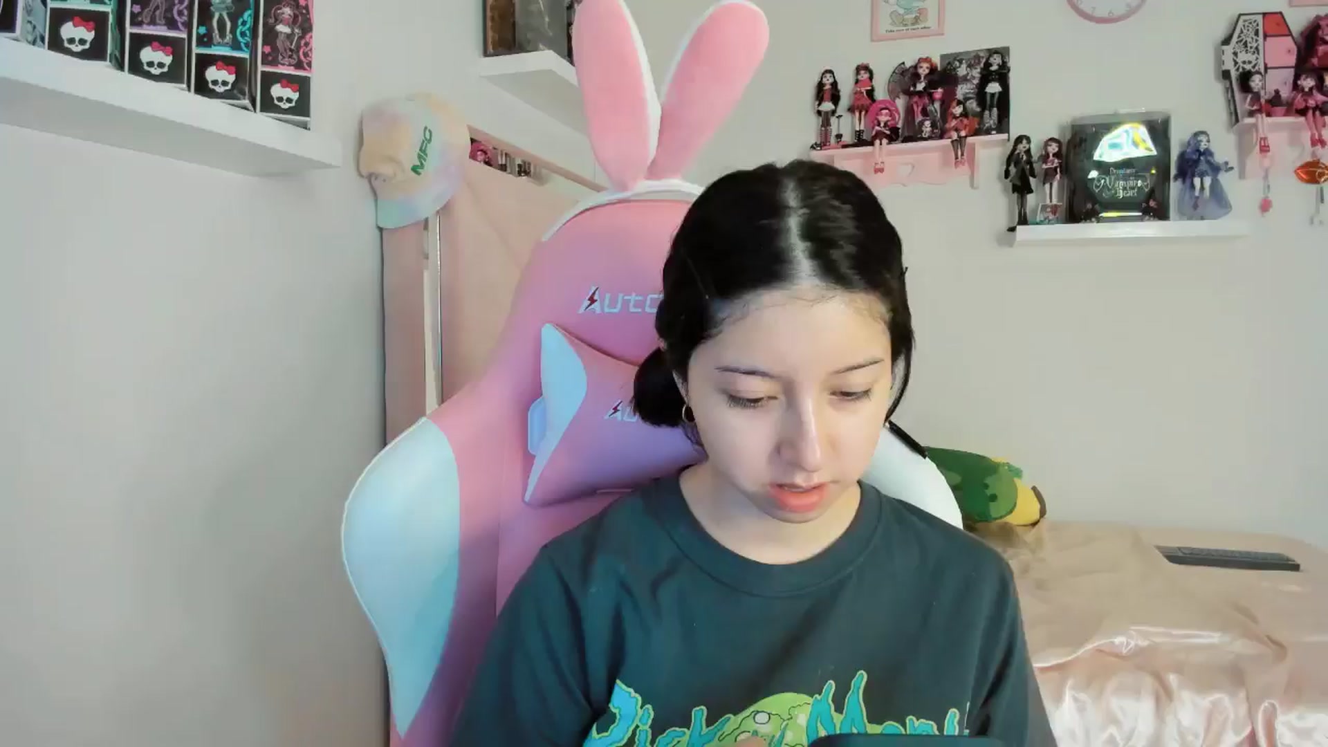 Gallery image thumbnail from Cherrycute666's myfreecams stream on, 11/04/2024, 02:19 image 1 of 20