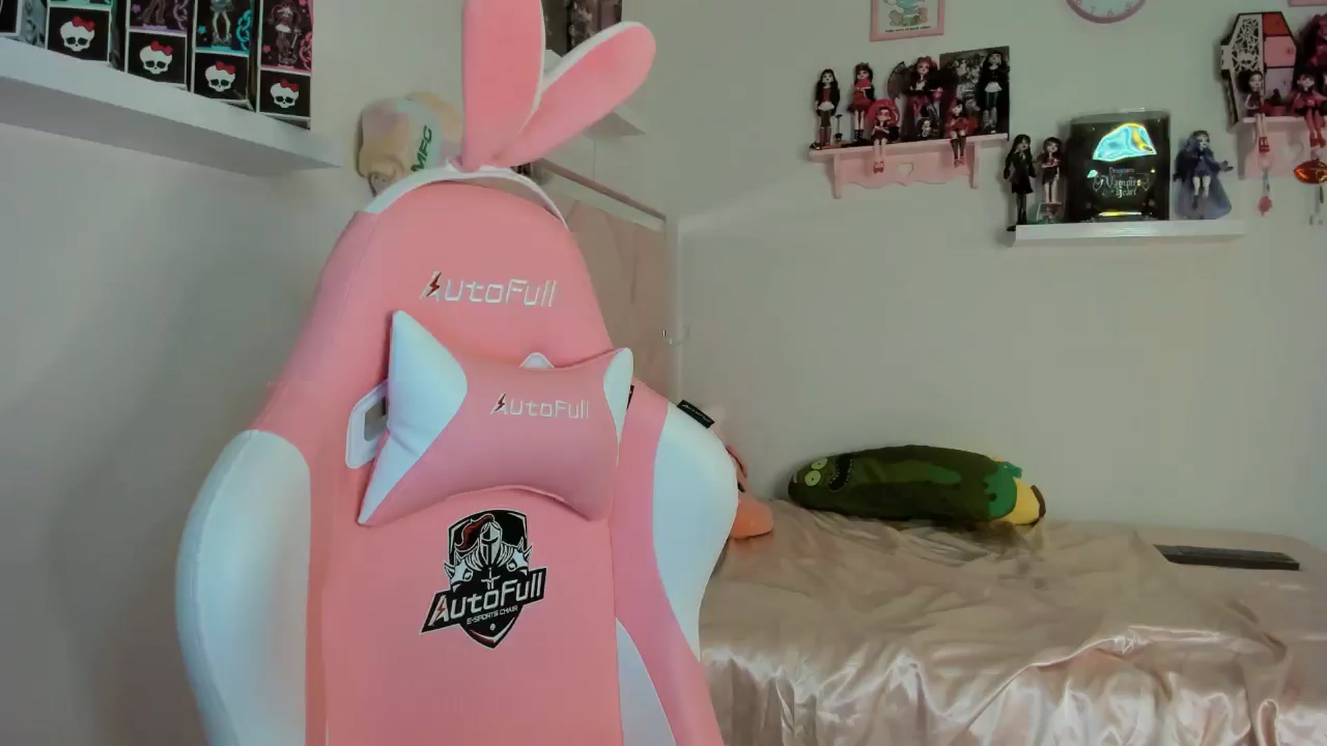 Gallery image thumbnail from Cherrycute666's myfreecams stream on, 11/04/2024, 02:19 image 3 of 20