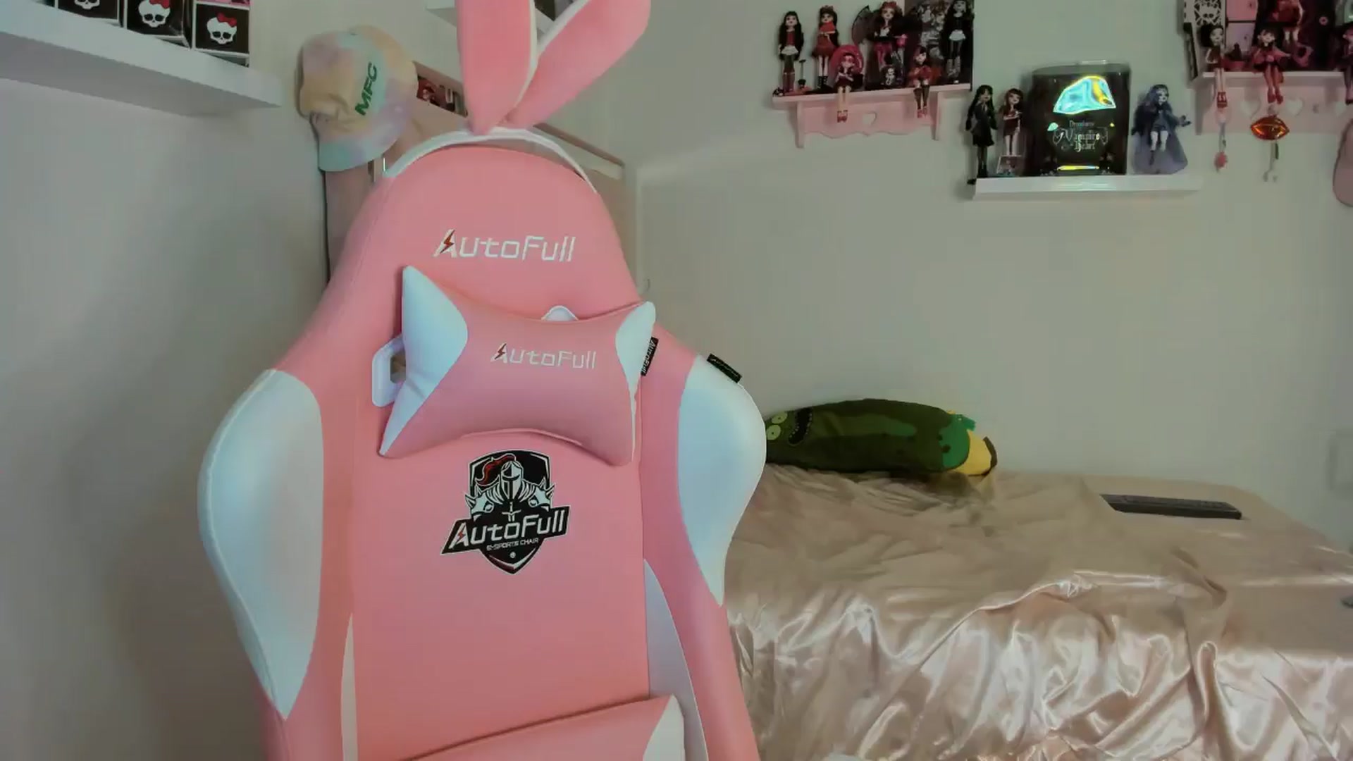 Gallery image thumbnail from Cherrycute666's myfreecams stream on, 11/04/2024, 02:19 image 13 of 20