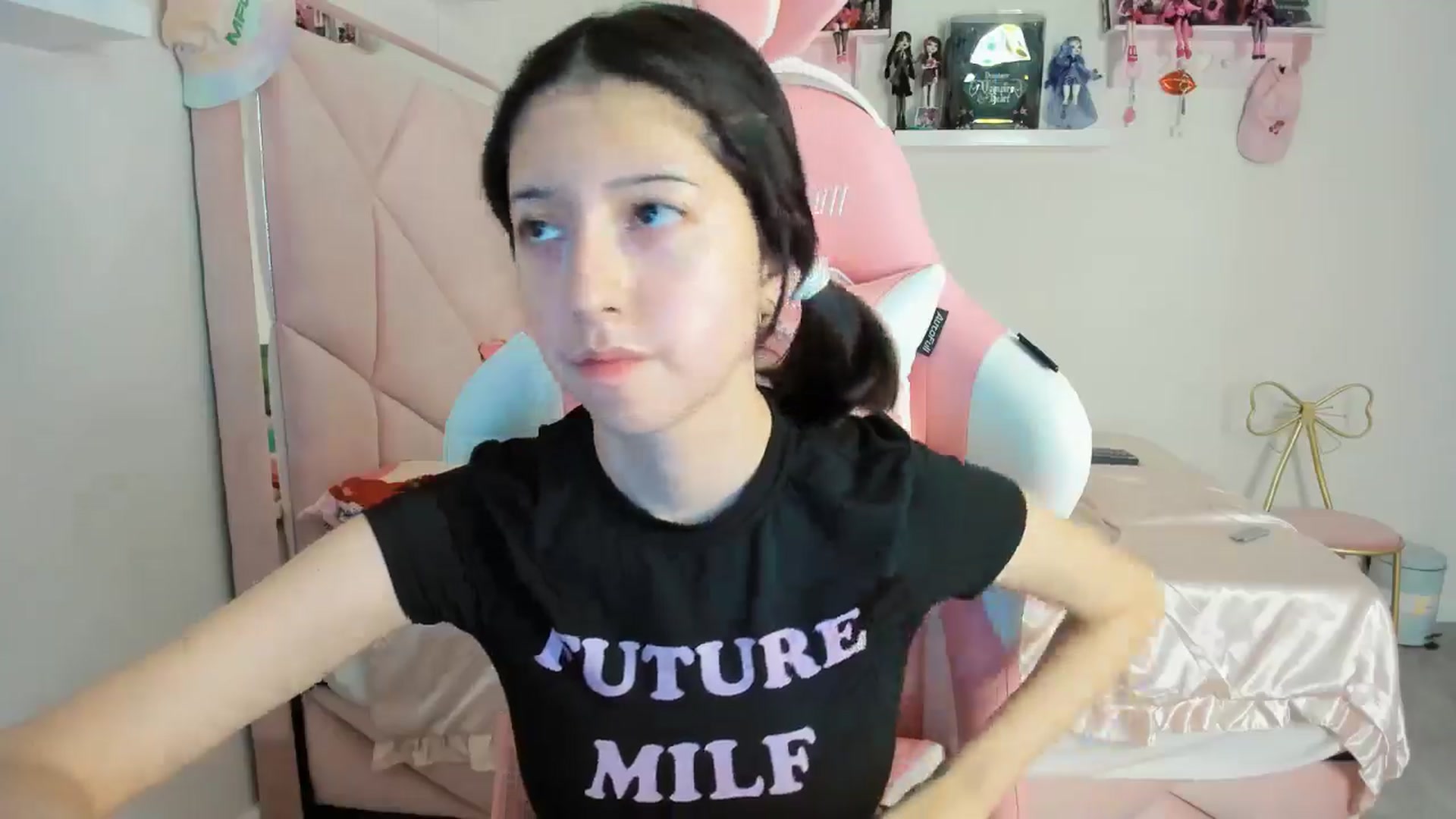 Gallery image thumbnail from Cherrycute666's myfreecams stream on, 11/04/2024, 04:51 image 10 of 20