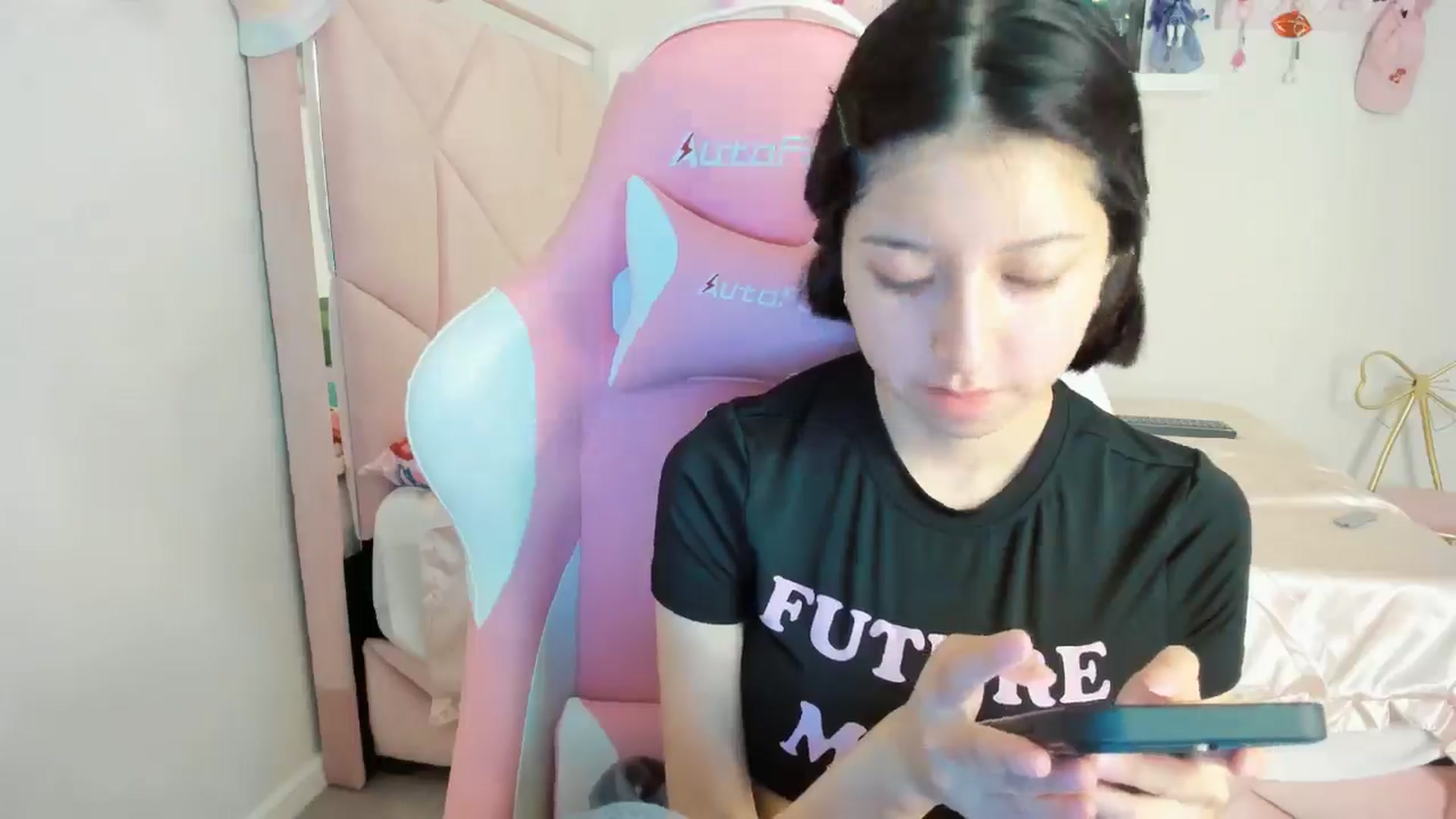 Gallery image thumbnail from Cherrycute666's myfreecams stream on, 11/04/2024, 04:51 image 5 of 20