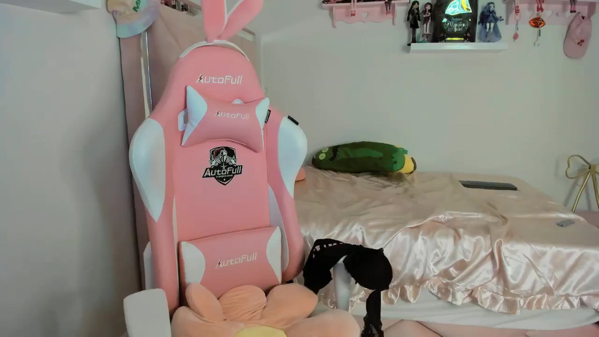 Gallery image thumbnail from Cherrycute666's myfreecams stream on, 11/04/2024, 04:51 image 2 of 20