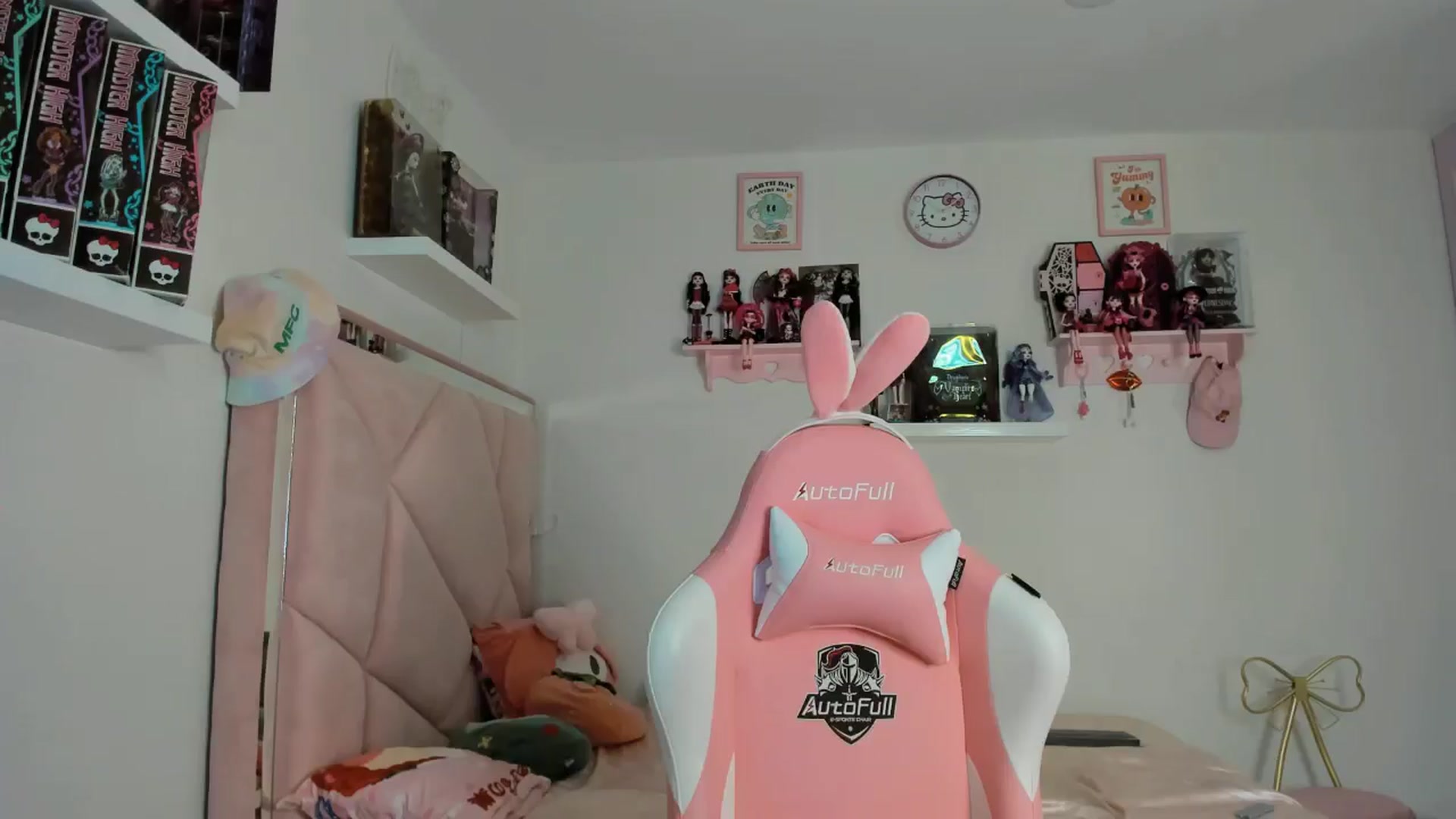 Gallery image thumbnail from Cherrycute666's myfreecams stream on, 11/04/2024, 04:51 image 7 of 20